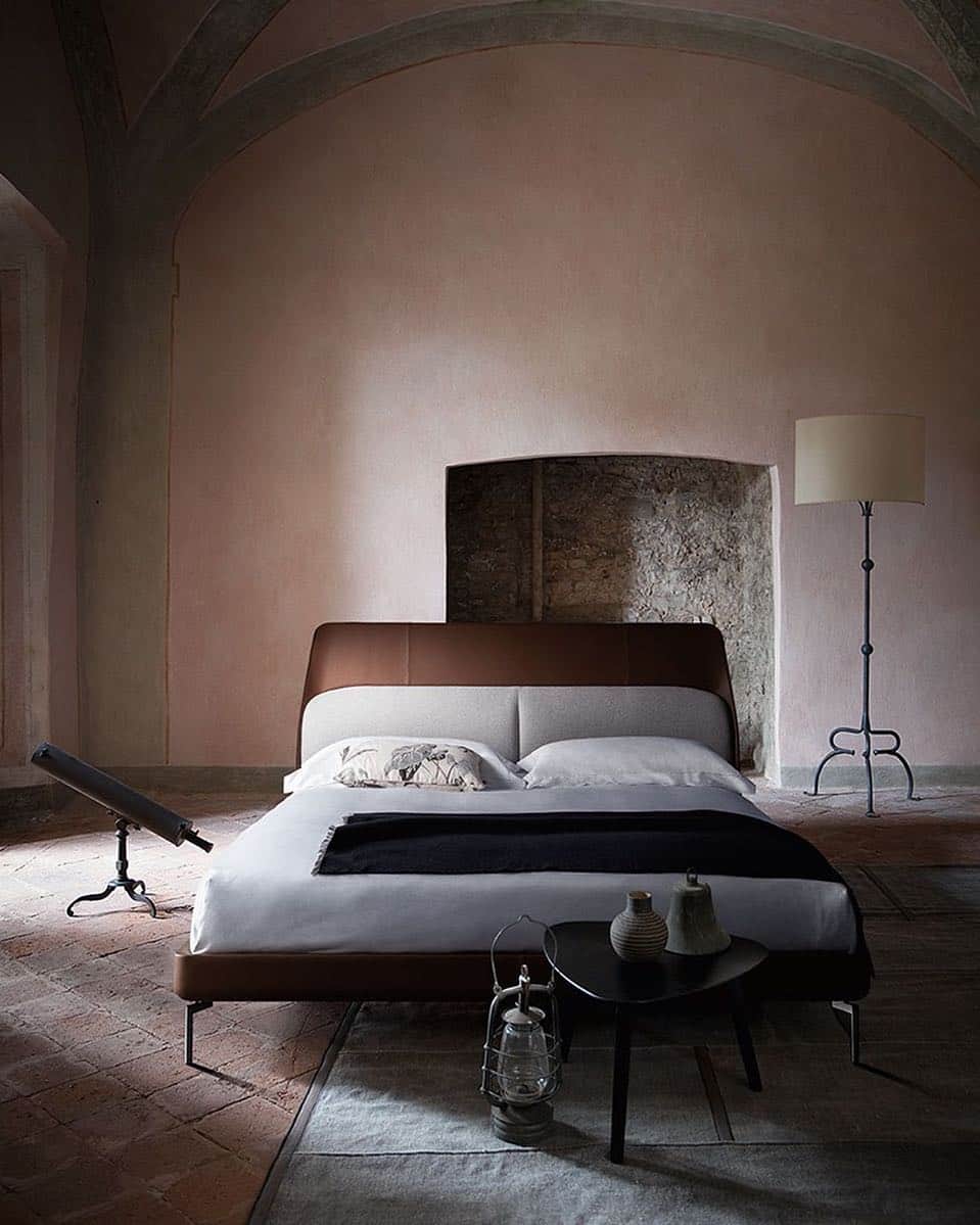Poltrona Frauさんのインスタグラム写真 - (Poltrona FrauInstagram)「Coupé bed. As its name suggests, it pays homage to the classic padded elegance of the great sports cars. Discover @gamfratesi's latest design for Poltrona Frau. – #PoltronaFrau #InteriorDesign #Design #GamFratesi #PFconnectingexperiences」6月7日 0時16分 - poltronafrauofficial