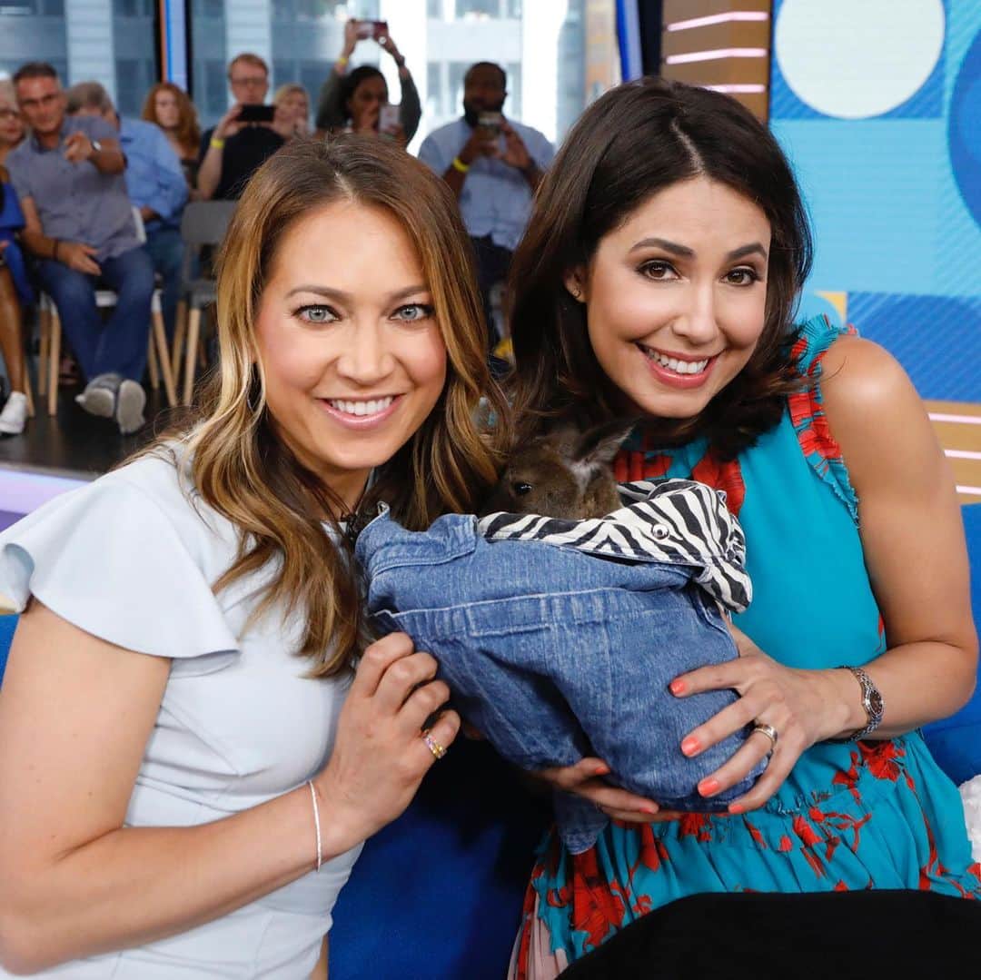 Good Morning Americaさんのインスタグラム写真 - (Good Morning AmericaInstagram)「@ginger_zee and Ariana the baby wallaby became fast friends, she even introduced her to @ceciliavegaabc!」6月7日 0時11分 - goodmorningamerica