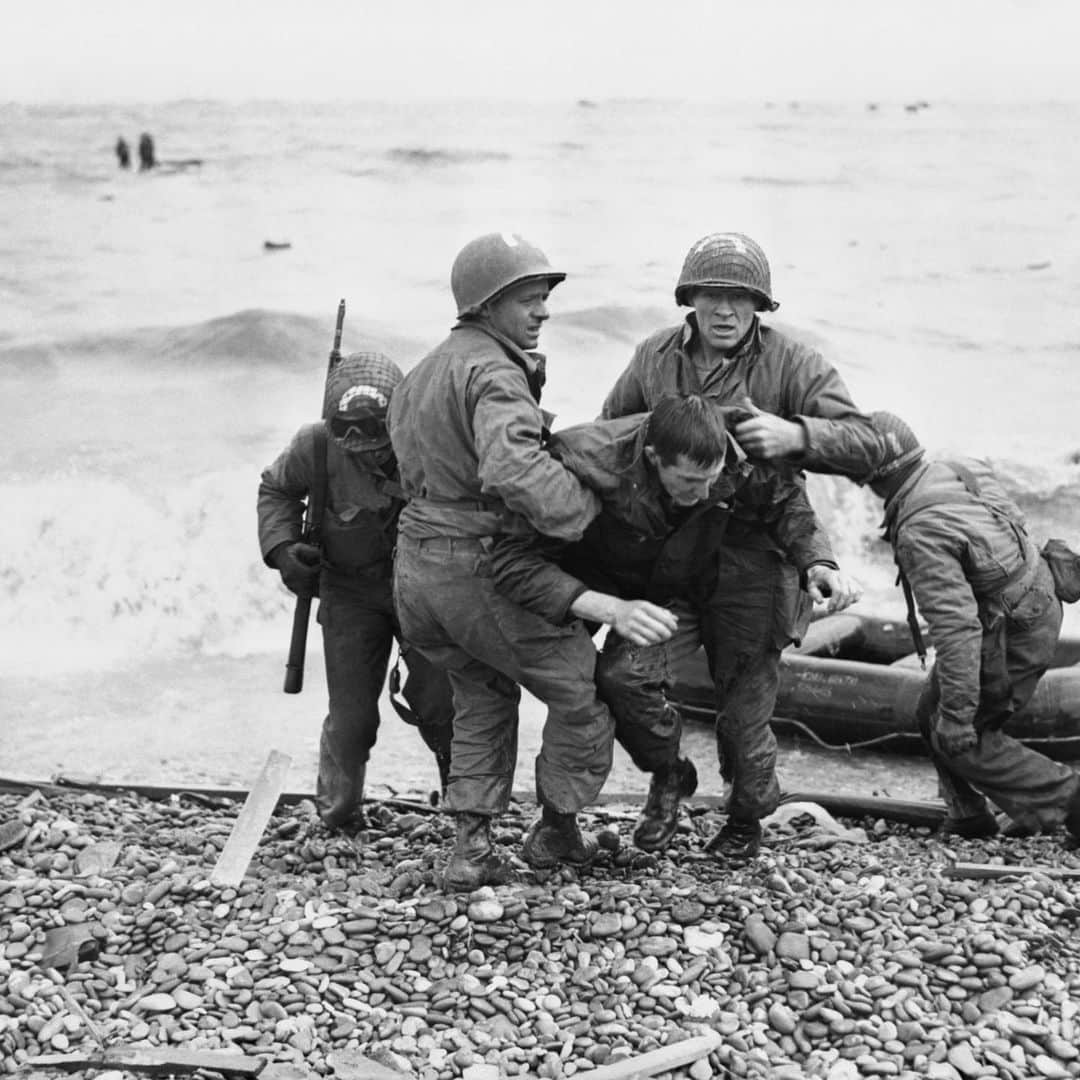 CNNさんのインスタグラム写真 - (CNNInstagram)「These rare archive photos offer a glimpse of what the D-Day invasion of Normandy, the largest seaborne invasion in history, looked like from the Allies' perspective. When the Allies launched the battle 75 years ago, on June 6, 1944, military leaders knew it would be a turning point in the fight against Nazi Germany, so they documented it extensively. Professional photographers were embedded in various units, even some on the front lines. "This visual record brings it all to life and it really does put it into perspective," says Anthony Richards, head of documents and sound at the Imperial War Museum in England. "They help us engage with history and put ourselves in the place of those soldiers." (📸: Imperial War Museum)」6月7日 0時13分 - cnn