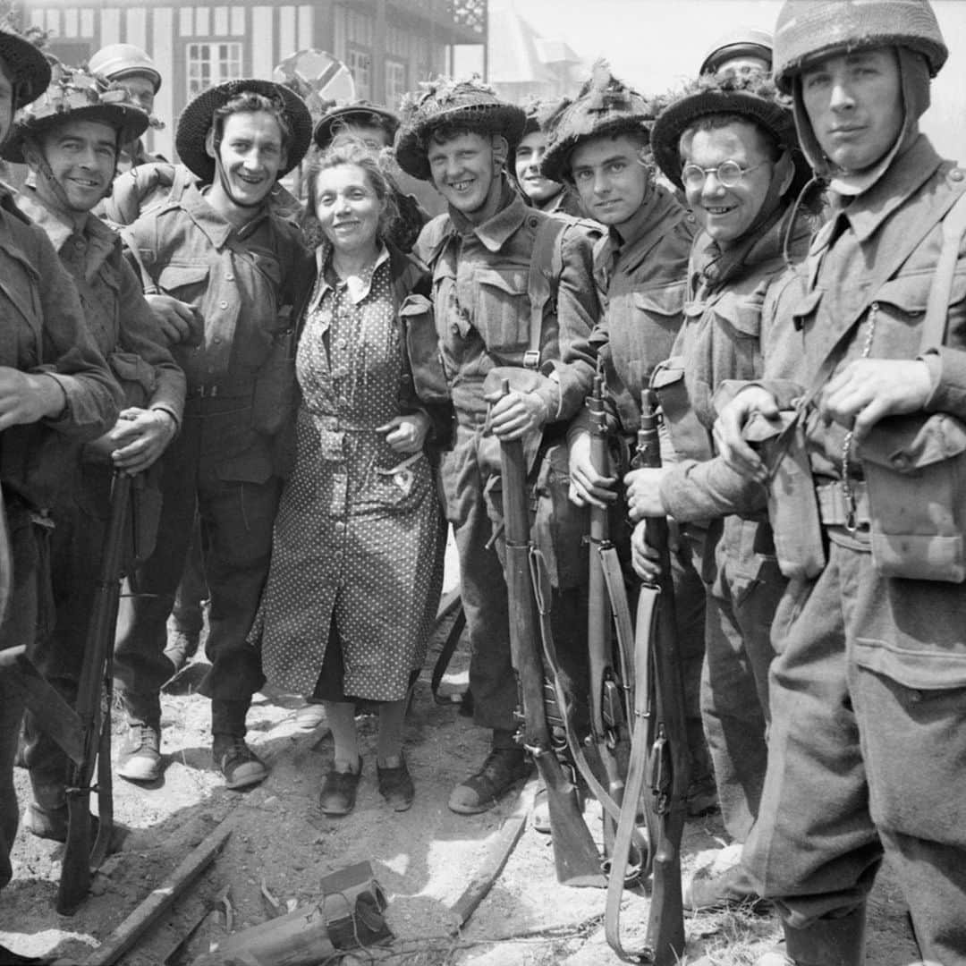 CNNさんのインスタグラム写真 - (CNNInstagram)「These rare archive photos offer a glimpse of what the D-Day invasion of Normandy, the largest seaborne invasion in history, looked like from the Allies' perspective. When the Allies launched the battle 75 years ago, on June 6, 1944, military leaders knew it would be a turning point in the fight against Nazi Germany, so they documented it extensively. Professional photographers were embedded in various units, even some on the front lines. "This visual record brings it all to life and it really does put it into perspective," says Anthony Richards, head of documents and sound at the Imperial War Museum in England. "They help us engage with history and put ourselves in the place of those soldiers." (📸: Imperial War Museum)」6月7日 0時13分 - cnn