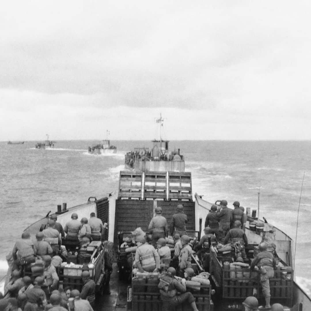 CNNさんのインスタグラム写真 - (CNNInstagram)「These rare archive photos offer a glimpse of what the D-Day invasion of Normandy, the largest seaborne invasion in history, looked like from the Allies' perspective. When the Allies launched the battle 75 years ago, on June 6, 1944, military leaders knew it would be a turning point in the fight against Nazi Germany, so they documented it extensively. Professional photographers were embedded in various units, even some on the front lines. "This visual record brings it all to life and it really does put it into perspective," says Anthony Richards, head of documents and sound at the Imperial War Museum in England. "They help us engage with history and put ourselves in the place of those soldiers." (📸: Imperial War Museum)」6月7日 0時13分 - cnn