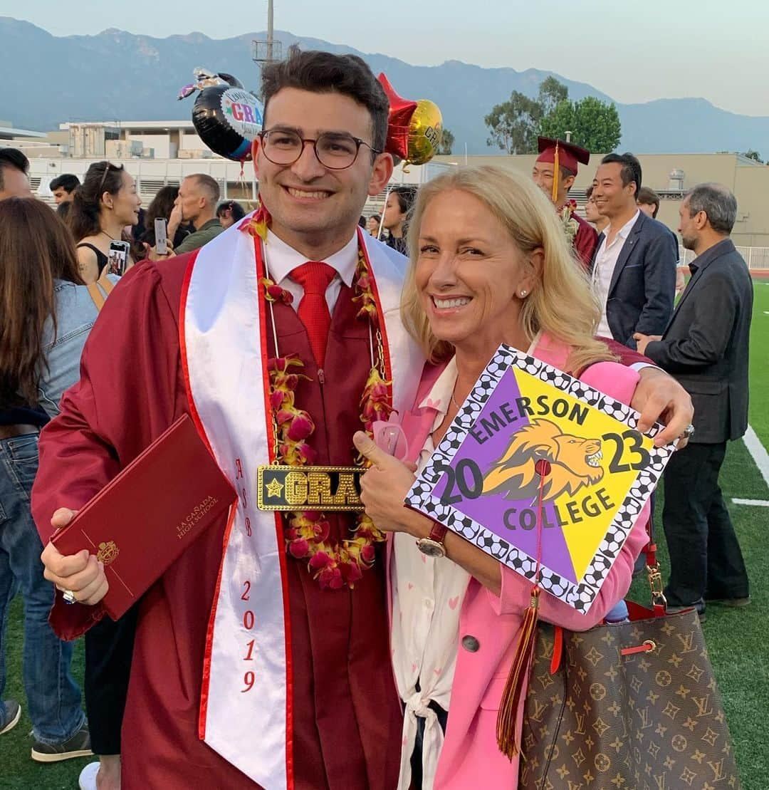 マーリー・マトリンさんのインスタグラム写真 - (マーリー・マトリンInstagram)「Brandon is officially a High School graduate! #emersonboston #emersonsoccer #sportscommunications #goodbyehighschoollife #family @brandongrandalski #mightpostmorepictureslater #kmsbti @liztannebaum @sarahgrandalski @tylergrandalski @isabelle.grandalski」6月7日 0時15分 - themarleematlin