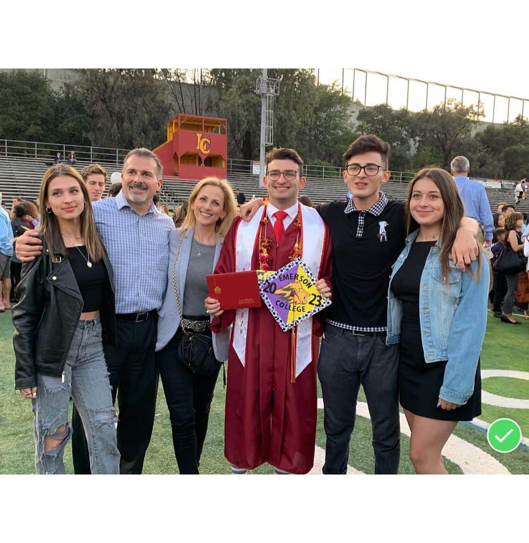 マーリー・マトリンさんのインスタグラム写真 - (マーリー・マトリンInstagram)「Brandon is officially a High School graduate! #emersonboston #emersonsoccer #sportscommunications #goodbyehighschoollife #family @brandongrandalski #mightpostmorepictureslater #kmsbti @liztannebaum @sarahgrandalski @tylergrandalski @isabelle.grandalski」6月7日 0時15分 - themarleematlin