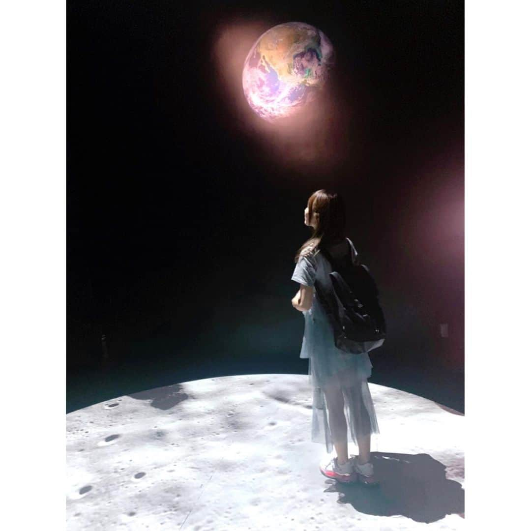 小越しほみさんのインスタグラム写真 - (小越しほみInstagram)「めぐもぐと#tenq 行って 宇宙人と遭遇したり 月から地球を見てみたり 火星に降り立ったり すてきな夜を過ごしてきました🌝 ・ プラネタリウムよりもリアルで好きかも...💓 宇宙はロマンがあるよねぇ🥺✨ ・ #宇宙絶景宙の旅 #宇宙 #宇宙人 #space #月 #地球 #火星 #alien #エイリアン #水道橋 #東京ドームシティ #pumasophiawebster #puma #宇宙ミュージアムtenq  #未知との遭遇 #宇宙それは最後のフロンティア」6月7日 0時25分 - shihomi1129