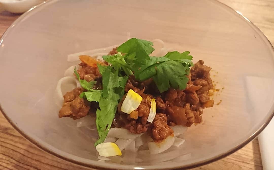 松本康太さんのインスタグラム写真 - (松本康太Instagram)「らすとらあだ『蕎麦』ここのお店は看板が無く「そば」をコースで出すお店なのです♪そば粉も沖縄県宮古島産や北海道産や埼玉県産など♪麺の形もいろいろ＼(^o^)／！こだわりの詰まったお店なのです♪  #お蕎麦 #そば #蕎麦 #らすとらあだ #中野坂上 #soba #ヘルシー #コース #レギュラー松本 #あるある探検隊」6月7日 0時21分 - aruarutankentai.matsumoto