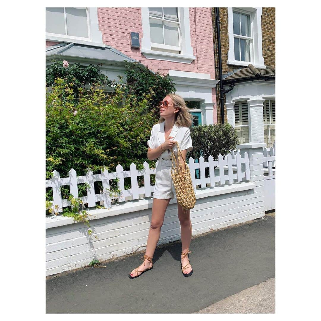 タニヤ・バーさんのインスタグラム写真 - (タニヤ・バーInstagram)「AD | How long can I keep this white for? Place your bets... @mango #MANGO」6月7日 0時34分 - tanyaburr