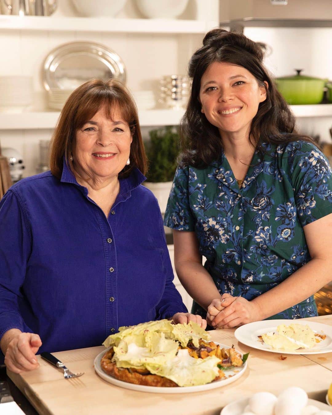 アイナ・ガーテンさんのインスタグラム写真 - (アイナ・ガーテンInstagram)「I'm so excited that one of my all-time favorite episodes of Barefoot Contessa is premiering this Sunday at 11:30am ET on Food Network!  Instead of 'Cook Like a Pro,' this week I’m cooking WITH the pros!! Missy Robbins (owner and chef of Misi & Lilia), Marie-Aude Rose (chef at La Mercerie), and Natasha Pickowicz (pastry chef at Estela, Café Altro Paradiso, & Flora Bar) come to the barn to show me their secrets and why everyone loves their cooking!! It was so much fun and I can't wait for everyone to see it!!」6月7日 0時37分 - inagarten