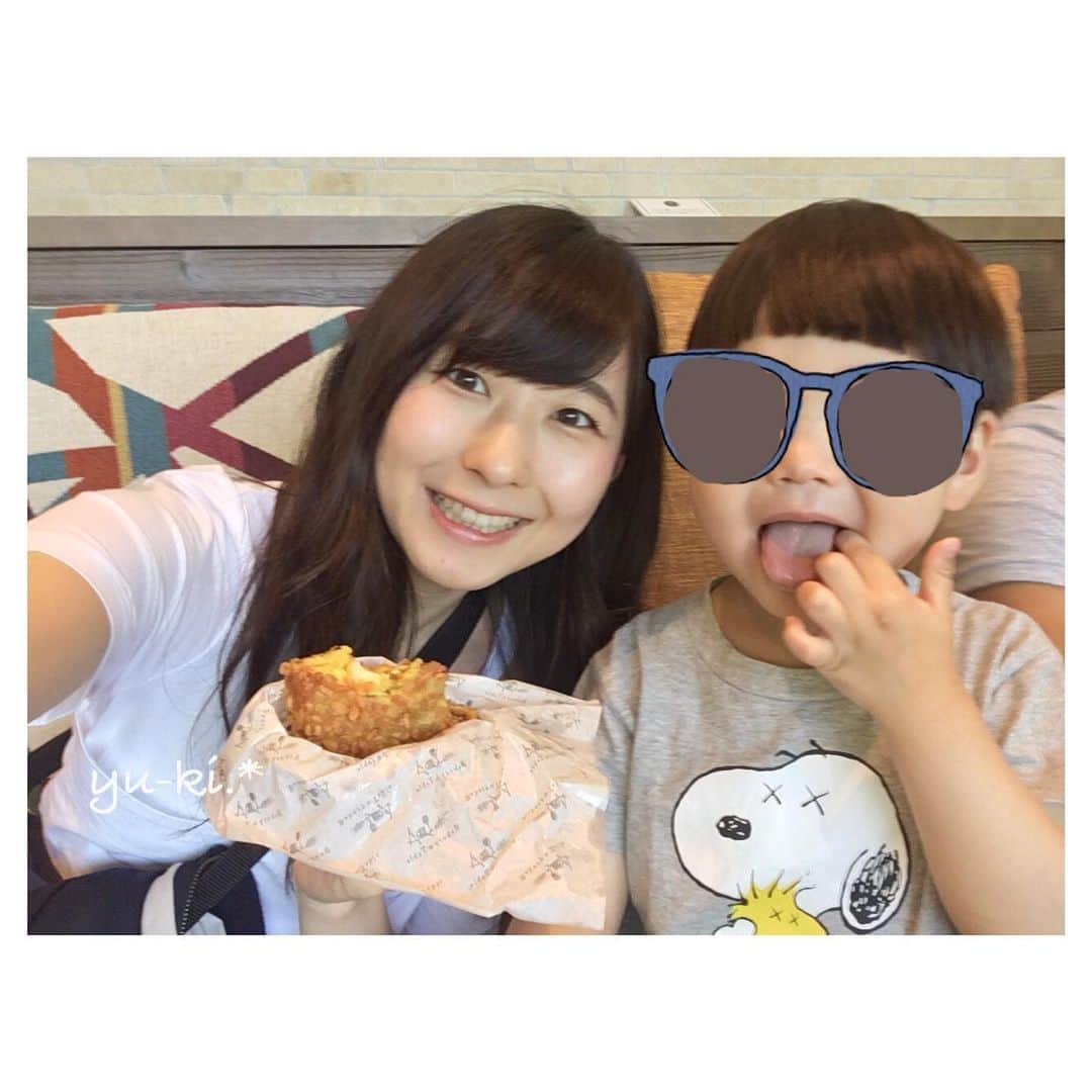 二見夕貴さんのインスタグラム写真 - (二見夕貴Instagram)「. 必ず食べたい人気メニューは 半熟ゆで玉子入りのカレーパン😍 めちゃおいしいのよ〜〜♡ . 甥っこは自分のソーセージパンを食べながら ちょこちょこまわりのサクサクの粒を つまんで食べてました😂 . #niceview #lakeview #awesomeview #lakeashi #bakerycafe #cafe #hakone #japan #gm #morning #family #silhouette #絶景 #レイクビュー #芦ノ湖 #ベーカリーカフェ #カフェ #箱根 #箱根カフェ #朝活 #朝カフェ #家族day #甥っ子にメロメロ #シルエット」6月7日 0時38分 - yyyuki___