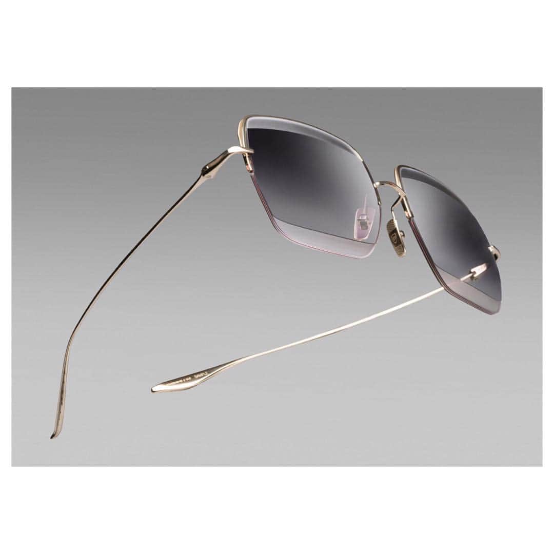 ディタのインスタグラム：「Metamat’s oversized yet delicate proportions continue DITA’s love for chic, elegant frames of the ‘70s seen through the lens of contemporary minimalism. New for summer, this style is available now at dita.com and DITA Flagships. #DITA #DITAeyewear #DITAsunglasses」