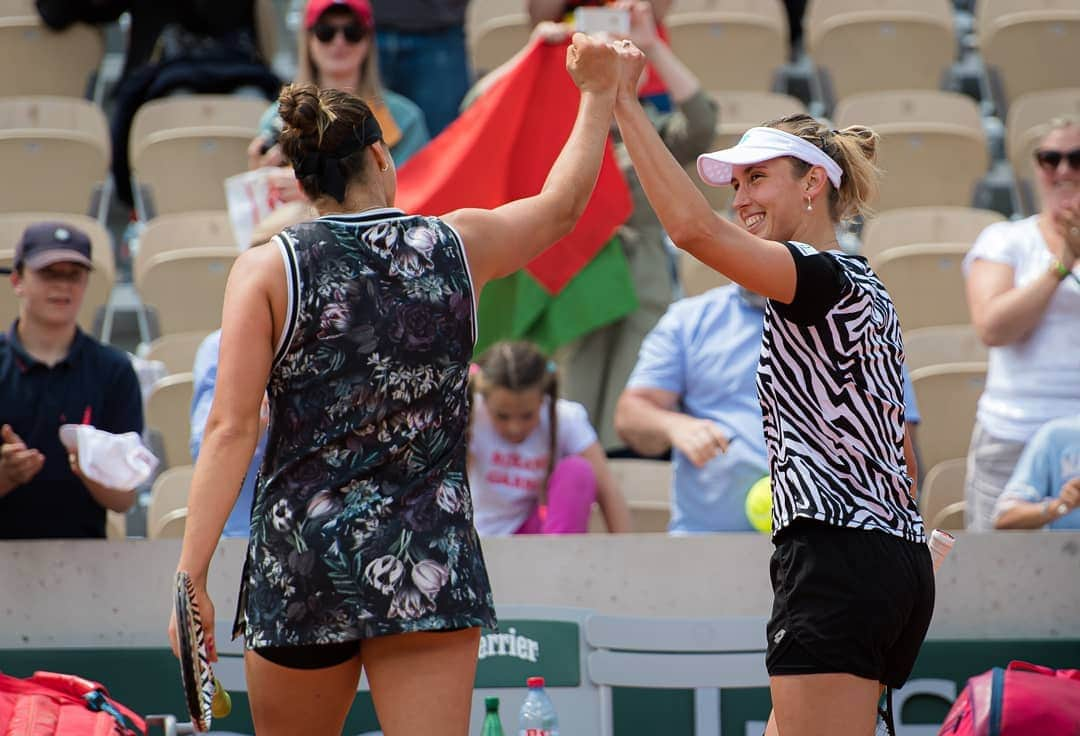 エリーゼ・メルテンスさんのインスタグラム写真 - (エリーゼ・メルテンスInstagram)「🤜💥🤛👀 🦓😃🤗 Semi-final tomorrow 🎾  #semi #final #rolandgarros #rg19 #doubles #tennis」6月7日 0時51分 - mertenselise