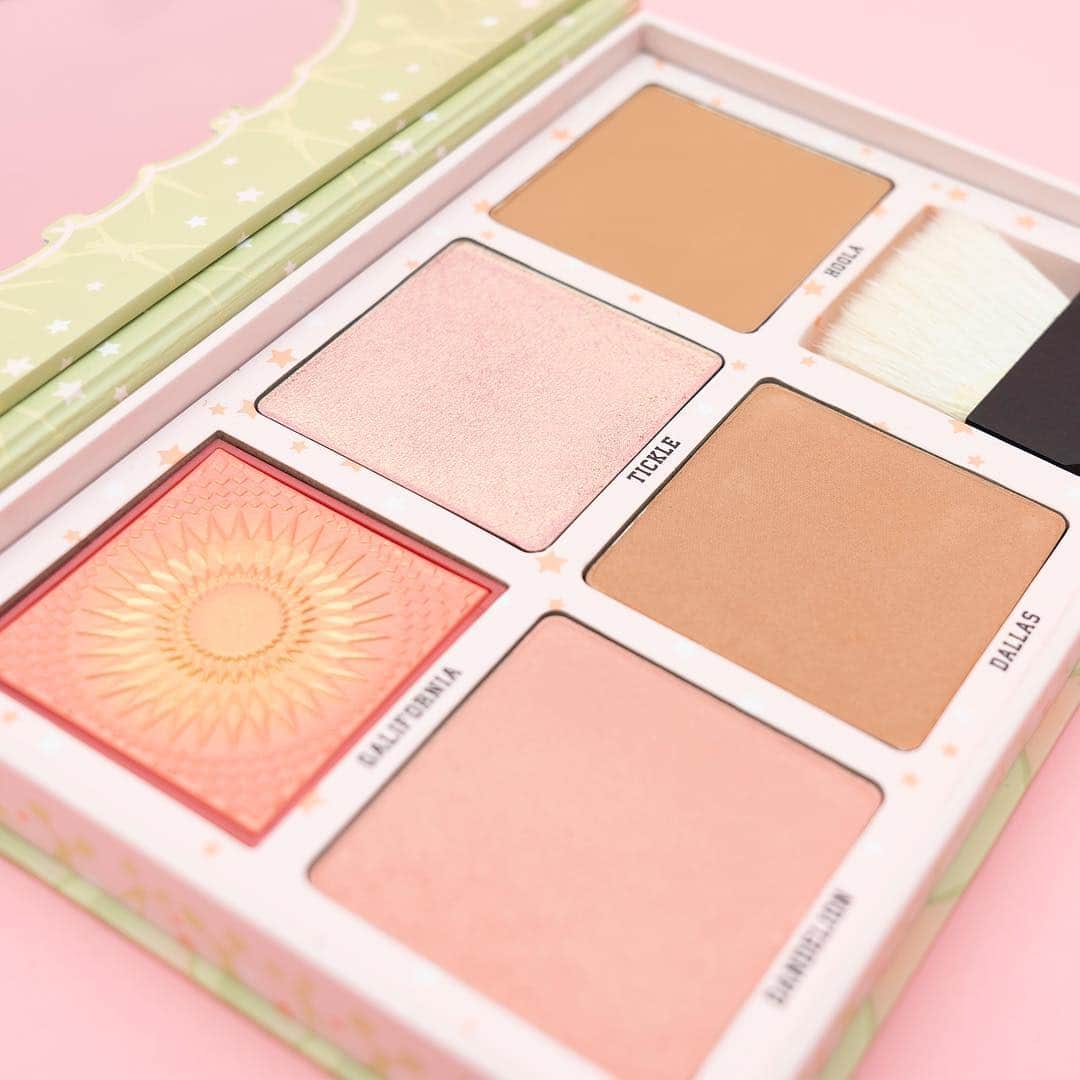 Benefit Cosmetics UKさんのインスタグラム写真 - (Benefit Cosmetics UKInstagram)「Have you tried our NEW highlighter shades Tickle & Cookie?😱🙌🏼 These pigmented, creamy highlighters are exclusively available in our Cheekleaders palettes, available RN! 😍✨​#cheekleaders #blusher #bronzer #pinksquad #benefit #beauty . . . 📷 Image Description: Close up picture of Cheekleader palette shades, Dandelion, Dallas, Galifornia, Tickle and Hoola.」6月7日 0時49分 - benefitcosmeticsuk