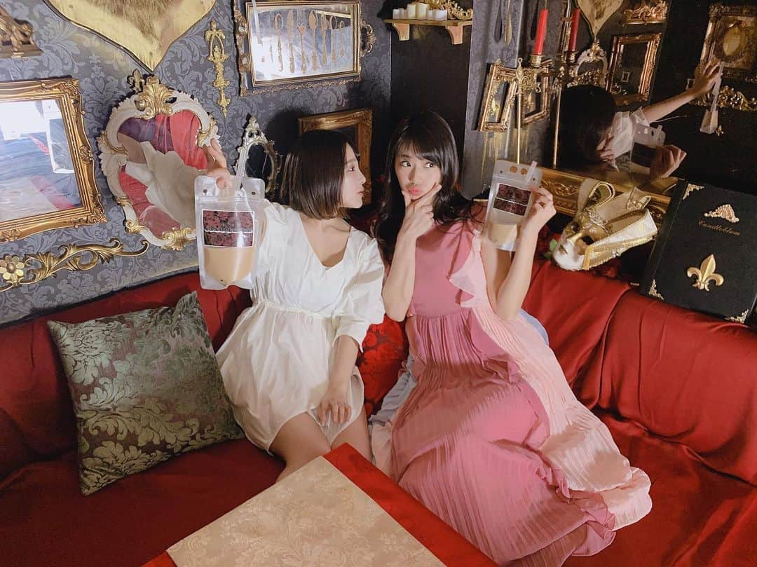 鈴木ふみ奈さんのインスタグラム写真 - (鈴木ふみ奈Instagram)「じゅんちゃんと女子会🐰💕 可愛いお店発見した☺️🌈 #ふみるっく #lilyboutique #FUMILOOOK #キャンドレブラム #キャンドレ#コンカフェ # #candleblum  #新宿  #タピオカ #女子会」6月7日 0時49分 - fuminasuzuki