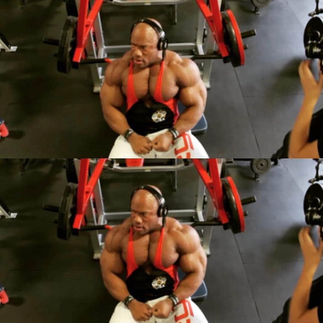 Phil Heathのインスタグラム：「Here’s an old #tbt of me training  for the matchup against Thanos @joshbrolin as he stole my damn Gauntlet lol.  I believe this screen capture was taken during a filming session of “Becoming Number 13” and boy was I Ready!!!! Gonna hit some chest today so hope you are all training hard, training smart and having fun!  #PhilHeath #7xMrOlympia #GiftedAthletics  #DreamKiller #HeroVillain #FatGripz #CompexUSA #TeamSchiek #PHL #Retribution #TheGift」