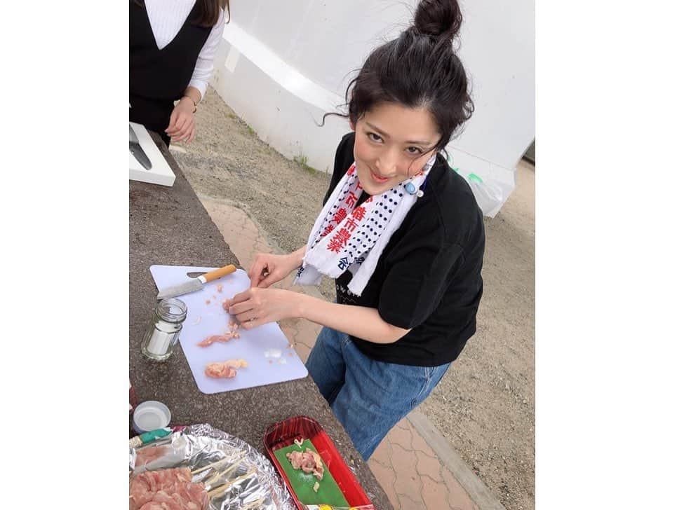 前田まみさんのインスタグラム写真 - (前田まみInstagram)「#BBQ🍖  #二色浜 🌈 #内場勝則 にいさん #森田展義 にいさん #山本奈臣実 ねえさん #いがわゆり蚊 ねえさん #もりすけ #湯澤花梨 ちゃん 楽しかったーーー😆！！！ 奈臣実ねえさんの手料理も最高ですっ😍 ゆり蚊ねえさんは鶏肉専門で、お任せしたらお店並みの焼き鳥が出てきました😂 #吉本新喜劇 #よしもと新喜劇 #新喜劇 #みんなでワイワイBBQ」6月7日 0時53分 - koromami24