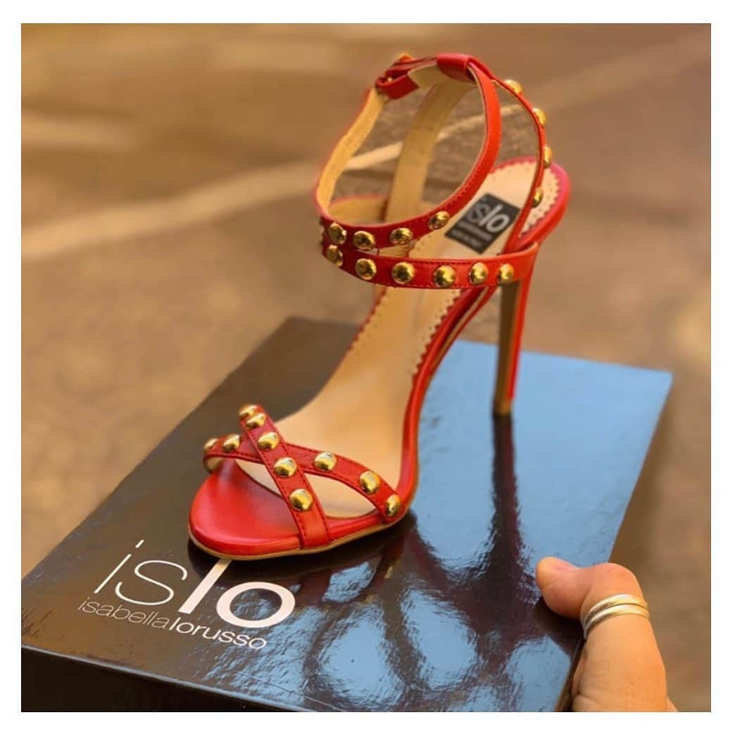 イズロさんのインスタグラム写真 - (イズロInstagram)「#islo #isloisabellalorusso #isloshoes #shoes #sandals #heels #tacchi #tacchialti #highheels #gethigh #studs #borchie #details #leather #shoponline #shoppingonline #springsummer #rivenditoreautorizzato #shopping #shop #negozio #rivenditore #fashion #style #madeinitaly #staytuned」6月7日 1時08分 - islo_isabellalorusso