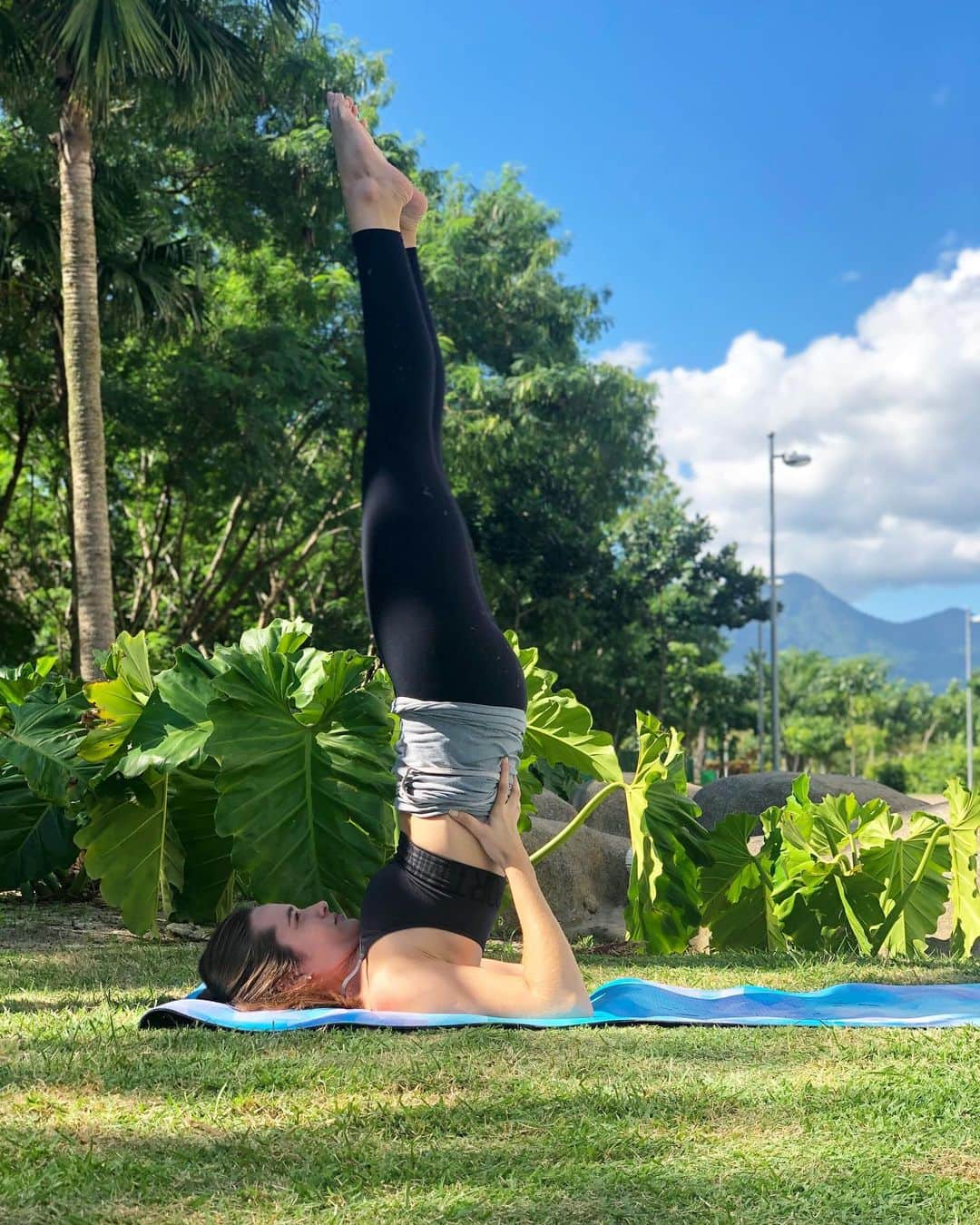 ジュリアナパイヴァさんのインスタグラム写真 - (ジュリアナパイヴァInstagram)「Sintonize sua vibração...🧘🏻‍♀️✌🏼💖☯️🍃#OlharParaDentro #Yoga #GoodVibesOnly」6月7日 1時10分 - juulianapaiva