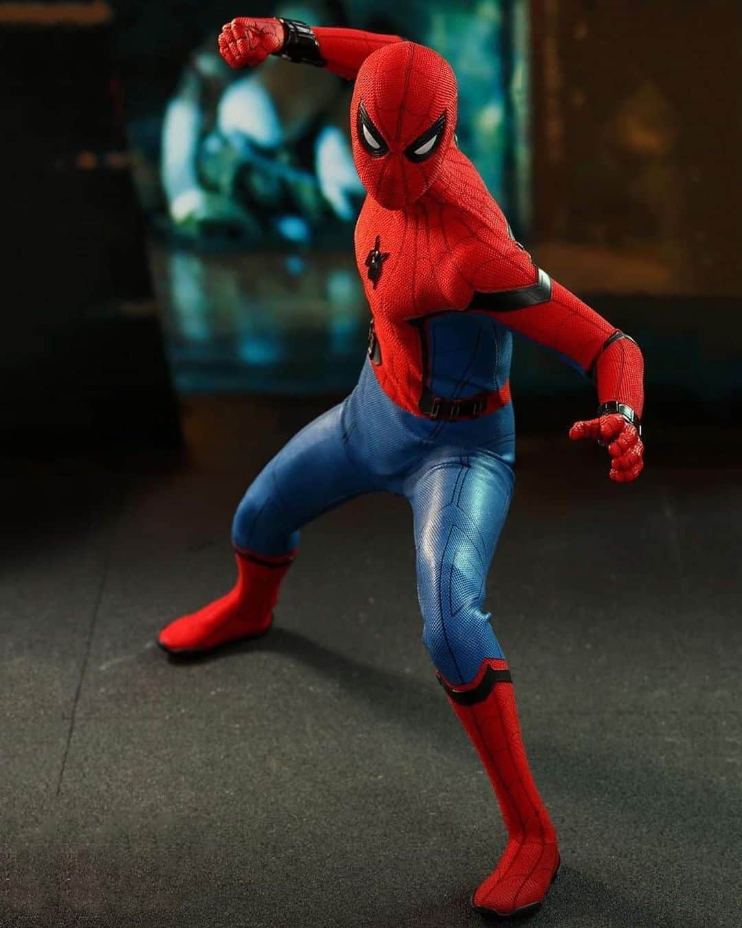 HYPEBEASTさんのインスタグラム写真 - (HYPEBEASTInstagram)「#hypeAF: @hottoyscollectibles is gearing up for the release of @spidermanmovie with a special Movie Promo Edition figurine. Sporting the last suit Tony Stark created, the movie-accurate 1/6th scale collectible stands 28.5 cm tall, and comes with magnetic web-wings, extra web-shooters, various spider web strings and more. It’s expected to release in the latter half of 2019 for roughly $165 USD. Photo: Hot Toys」6月6日 16時16分 - hypebeast