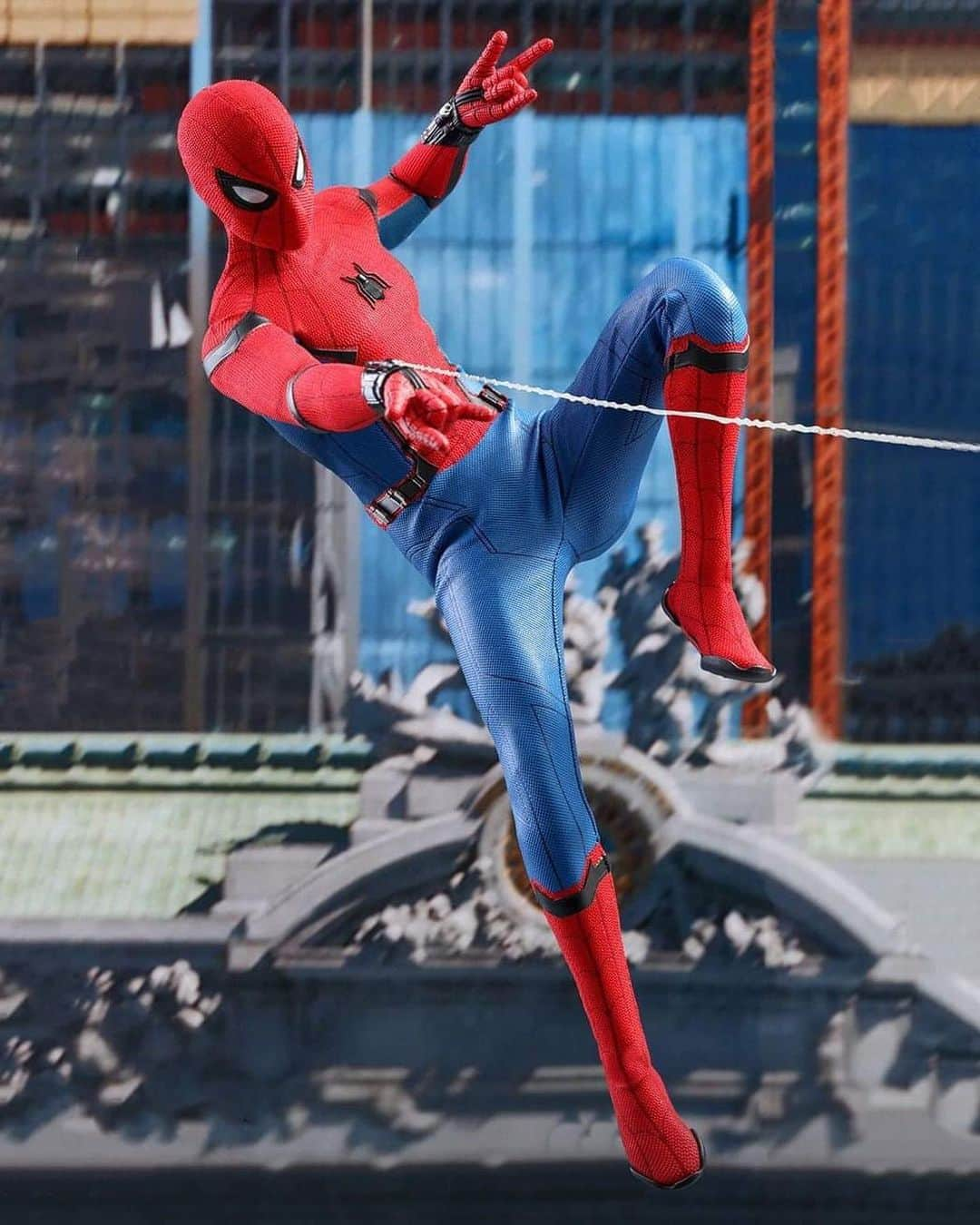 HYPEBEASTさんのインスタグラム写真 - (HYPEBEASTInstagram)「#hypeAF: @hottoyscollectibles is gearing up for the release of @spidermanmovie with a special Movie Promo Edition figurine. Sporting the last suit Tony Stark created, the movie-accurate 1/6th scale collectible stands 28.5 cm tall, and comes with magnetic web-wings, extra web-shooters, various spider web strings and more. It’s expected to release in the latter half of 2019 for roughly $165 USD. Photo: Hot Toys」6月6日 16時16分 - hypebeast