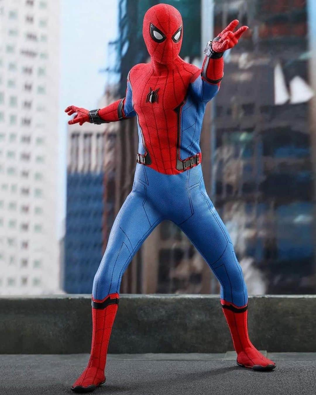 HYPEBEASTさんのインスタグラム写真 - (HYPEBEASTInstagram)「#hypeAF: @hottoyscollectibles is gearing up for the release of @spidermanmovie with a special Movie Promo Edition figurine. Sporting the last suit Tony Stark created, the movie-accurate 1/6th scale collectible stands 28.5 cm tall, and comes with magnetic web-wings, extra web-shooters, various spider web strings and more. It’s expected to release in the latter half of 2019 for roughly $165 USD. Photo: Hot Toys」6月6日 16時16分 - hypebeast