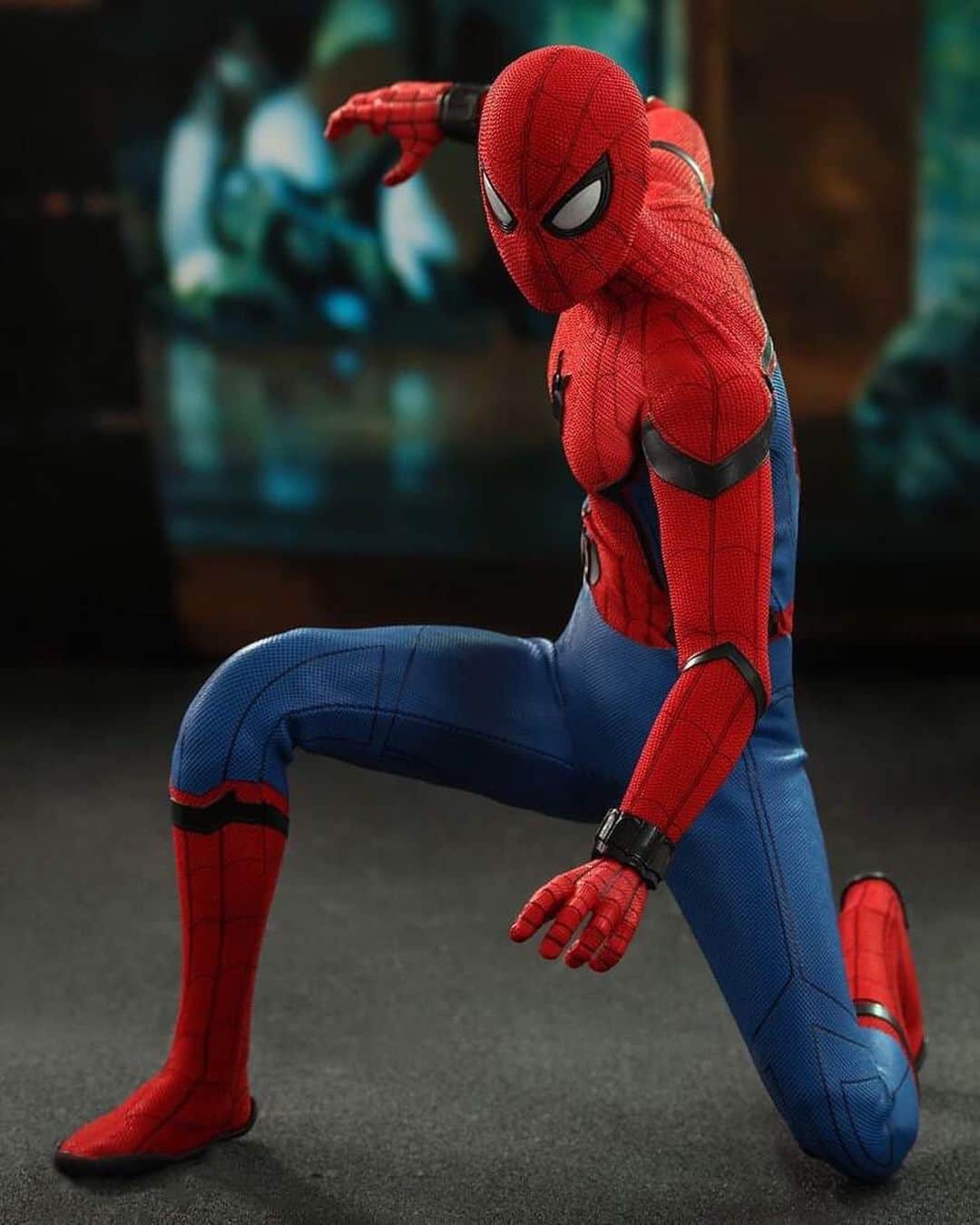 HYPEBEASTさんのインスタグラム写真 - (HYPEBEASTInstagram)「#hypeAF: @hottoyscollectibles is gearing up for the release of @spidermanmovie with a special Movie Promo Edition figurine. Sporting the last suit Tony Stark created, the movie-accurate 1/6th scale collectible stands 28.5 cm tall, and comes with magnetic web-wings, extra web-shooters, various spider web strings and more. It’s expected to release in the latter half of 2019 for roughly $165 USD. Photo: Hot Toys」6月6日 16時16分 - hypebeast