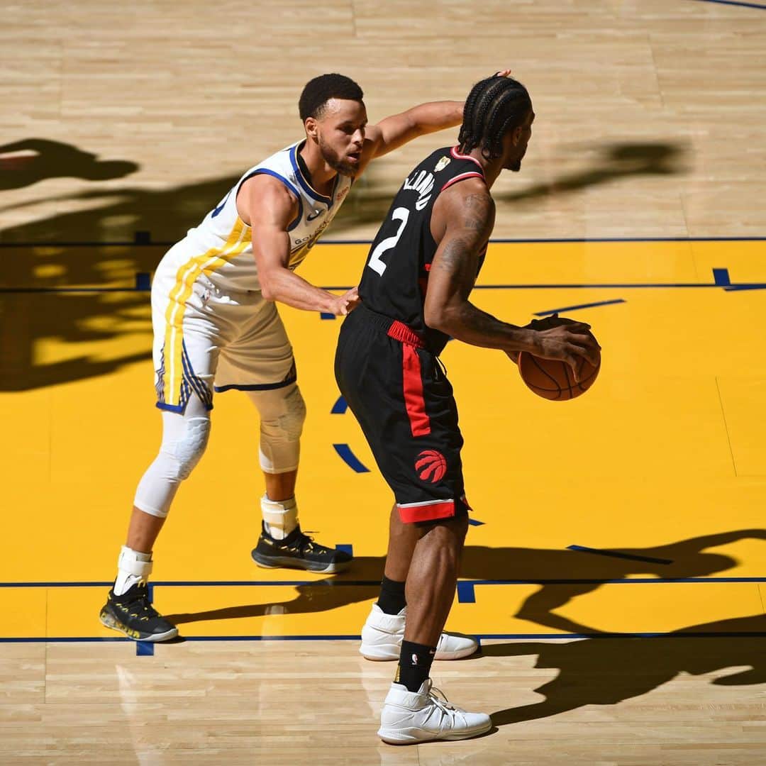 NBAさんのインスタグラム写真 - (NBAInstagram)「The 🔦 shines on Game 3 of the 2019 #NBAFinals presented by @youtube TV! (📸: @gwephoto)」6月6日 16時42分 - nba