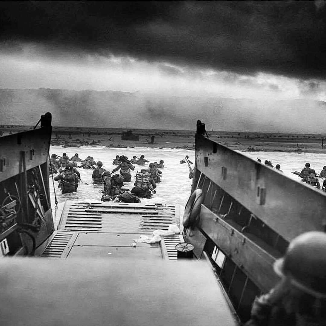 イヴァンカ・トランプさんのインスタグラム写真 - (イヴァンカ・トランプInstagram)「D-Day marked a critical turning point in a war that took the lives of an estimated 70-85 million people, 3% of the 1940 world population.  75 years ago was WWII’s “Day of days.” We will never forget the heart and courage of the Allied soldiers!  We remember, pray for and thank them.  #DDay75thAnniversary」6月6日 16時40分 - ivankatrump