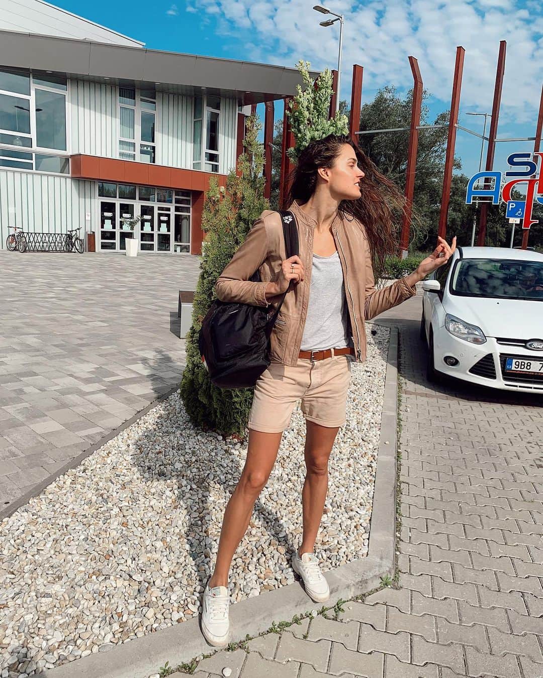 のインスタグラム：「indulunk Monacoba versenyezni 🏊🏻‍♀️🌊☀️💐🌳 #gasjeans #gastories #wethair #docare #swim #swimming #pool #passion #travel #life #travelgram #adventure #travelnow #competition #hashtag #szentesfotoz」