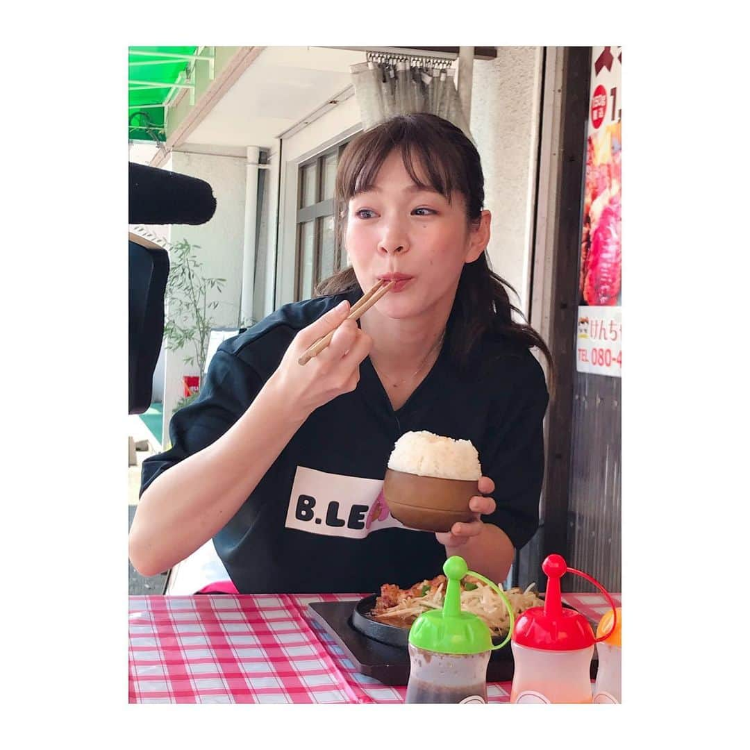 酒井瞳さんのインスタグラム写真 - (酒井瞳Instagram)「今回の #モグモグタイム どれも美味しくて食べすぎた。。！ ロケ終わっても美味しくて食べちゃう。。#宮崎 には美味しいが溢れてる！キャラの濃い店長たちにも翻弄された、、！笑 放送をお楽しみに！ #よかばん #UMK #グルメ #食べるの好きな人と繋がりたい #幸せ #いっぱい動いていっぱい食べる #いただきます #ごちそうさまでした #お腹いっぱい」6月6日 16時46分 - s.sakaihitomi