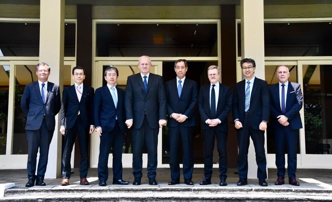 フランス大使館さんのインスタグラム写真 - (フランス大使館Instagram)「日本を訪問中のジャン⁼イヴ・ルガル、フランス国立宇宙研究センター理事長が JAXAの山川宏理事長をはじめとする日本の航空宇宙関係者と面会しました。フランスと日本は宇宙開発に関する包括的なパートナーシップを構築しています。 🇫🇷🇯🇵💫🚀🛰 Rencontre de Jean-Yves LeGall , en visite au #Japon, avec le président de la JAXA M. Hiroshi Yamakawa et les acteurs japonais de l’espace. La France et le Japon entretiennent un partenariat global en matière spatiale. 🇫🇷🇯🇵💫🚀🛰 @cnes_france #espace」6月6日 17時00分 - ambafrancejp