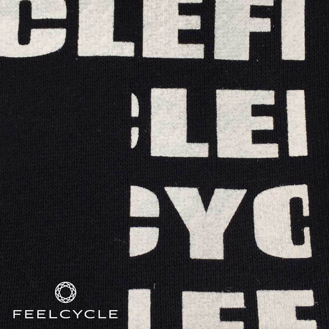 FEELCYCLE (フィールサイクル) さんのインスタグラム写真 - (FEELCYCLE (フィールサイクル) Instagram)「. ◆Apparel Information◆ FEELCYCLEが6月16日に7周年を迎えることを記念して、7thシリーズのアパレルがスタート。 第一弾はMen's商品！ Tシャツとパンツは本体のカラーはもちろん、ロゴやメッセージカラーの組み合わせでコーディネートを楽しめます。  FEELCYCLEこだわりの着心地の良さを是非お試しください。 . ＜6/9(Sun)販売商品＞ . ■Men's Backショルダー切替Ｔ ￥8,640（本体価格￥8,000） SIZE:M,L COL:BLK,GRY,NVY . ■Men's 7 Tシャツ ￥8,316（本体価格￥7,700） SIZE:M ,L COL:IVY,PNK,YEW,L.BLU,BLK . ■Men's 7 バミューダ ￥12,960（本体価格￥12,000） SIZE:M,L COL:BLK,BLU,KHA,GRY . ※入荷サイズ、カラーは店舗により異なります。 その他APPAREL COLLECTION好評発売中！ 直接店舗スタッフへお問い合わせください。 . #feelcycle #フィールサイクル #feel #cycle #mylife #morebrilliant #itsstyle #notfitness #暗闇 #バイクエクササイズ #フィットネス #ジム #45分で約800kcal消費 #滝汗 #ダイエット #デトックス #美肌 #ストレス解消 #リラックス #集中 #音楽とひとつになる #feelcycle7周年」6月6日 16時55分 - feelcycle_official