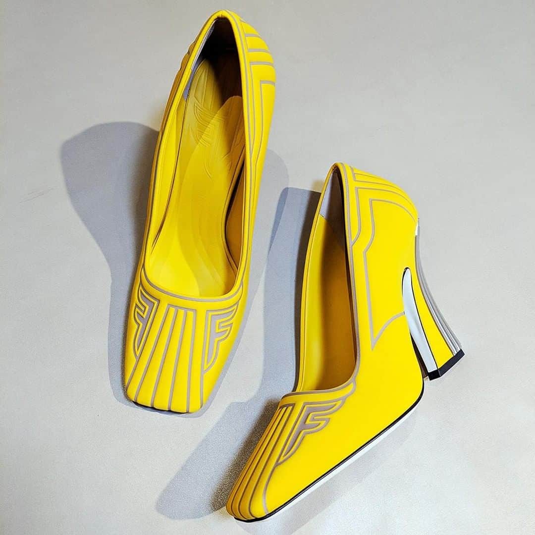セルフリッジズさんのインスタグラム写真 - (セルフリッジズInstagram)「Art Deco for the sole 😉 | @fendi FFredom canvas shoes are available in #SelfridgesLondon, #SelfridgesTrafford and online」6月6日 17時08分 - theofficialselfridges