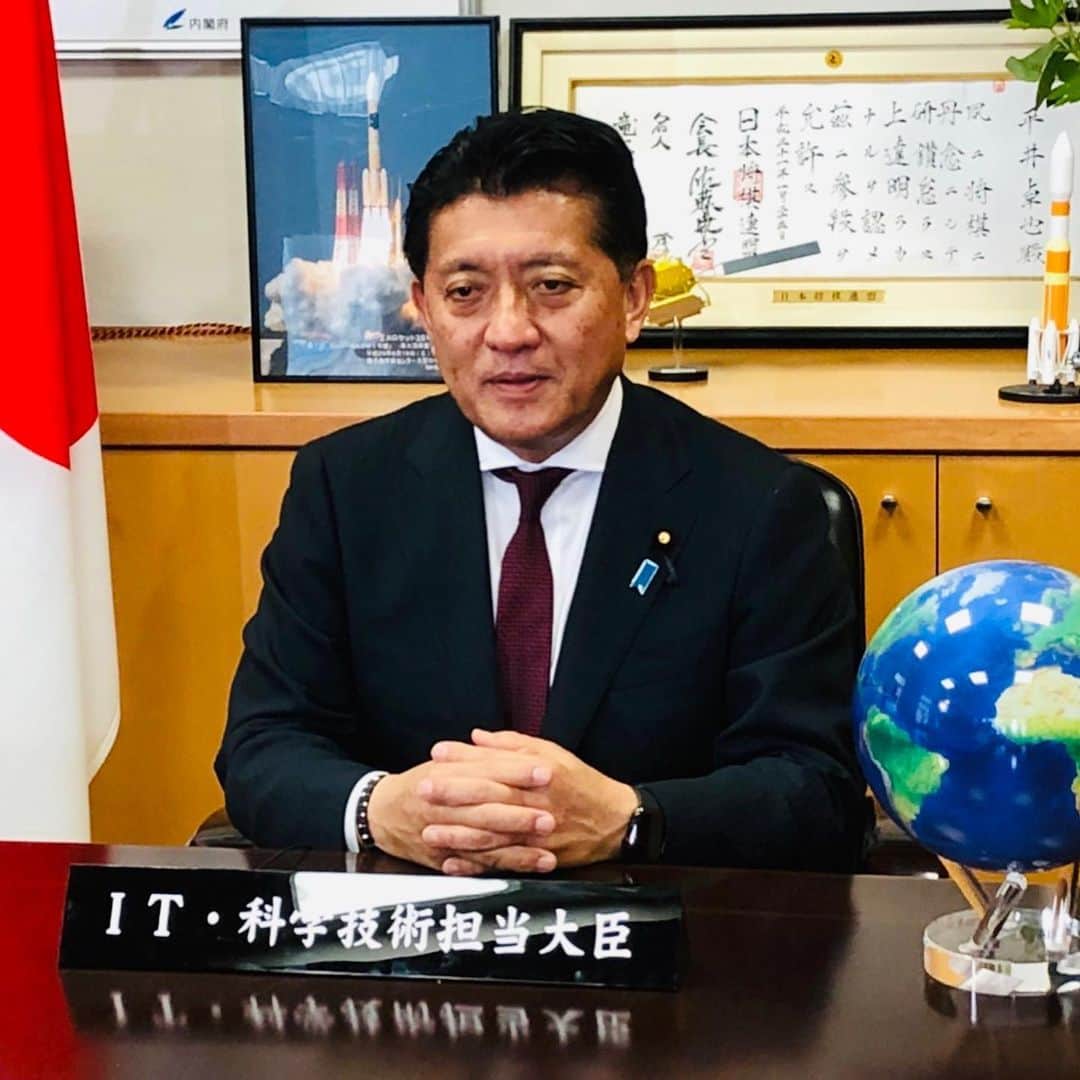 平井卓也さんのインスタグラム写真 - (平井卓也Instagram)「G20大阪サミットでの、スペースデブリ（宇宙ごみ）対策の展示にて放映するビデオ撮影。日本の優れた宇宙技術を世界の方々に見てもらい、この世界的な課題に対する日本の貢献をアピールしたいと思います。 #平井卓也　#G20　#自民党　#スペースデブリ　#spacedebris　#宇宙ごみ」6月6日 17時01分 - hiratakuchan0125