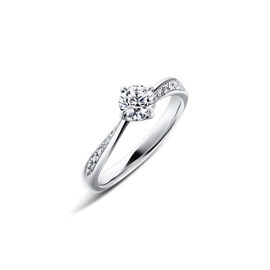 ラザール ダイヤモンド ブティック公式 | 婚約・結婚指輪さんのインスタグラム写真 - (ラザール ダイヤモンド ブティック公式 | 婚約・結婚指輪Instagram)「・ 6月に入り、今年もいよいよ梅雨を迎えますね。雨が多くなり、普段とは違う街並みを目にするこの時期、意外な発見もあるのでは？ ・ ラザール ダイヤモンドのリングには、NYの華やかな街並みを表現したリングが数多く存在します。ぜひ歴史や由来をひも解いて、楽しんでみるのもおすすめです。店頭では経験豊富なジュエリーコンシェルジュが、皆さまのご質問やご要望にしっかりとお応えさせていただきます。お気軽にお声掛けください。 ・ *-*-*-*-*-*-*-*-*-*-*-*-*-*-**-*-*-*-*-*-*-*-*-*-*-*-*-*-* PALACE/パレス： Carat : 0.20ct～/Price(税抜) : 260,000円～ DELANCEY/デランシー： Carat ：0.08ct/Price(税抜) ：150,000円、プレーン/Price(税抜) ：111,000円 *-*-*-*-*-*-*-*-*-*-*-*-*-*-**-*-*-*-*-*-*-*-*-*-*-*-*-*-* ・ THE WORLD’S MOST BEAUTIFUL DIAMOND® 商品詳細はプロフィール @lazarediamond_boutique のURLからどうぞ ・ ご予約のうえ、初来店の方に2,000円分のJCB商品券をプレゼント ・ #彼女が喜ぶ婚約指輪の渡し方 ・ #プロポーズの場所 #プロポーズのタイミング #プロポーズの言葉 ・ #PALACE #パレス #DELANCEY #デランシー ・ #プロポーズ #ブライダルリング #マリッジリング #エンゲージリング #エンゲージメントリング #ダイヤモンドリング #婚約 #結婚 #指輪 #婚約指輪 #結婚指輪 #婚約指輪選び #結婚指輪選び #指輪探し #結婚式 #結婚式準備 #2019年春婚 #2019年夏婚 #2019年秋婚 #2019年冬婚 ・ #ラザールダイヤモンド #lazarediamond」6月6日 17時02分 - lazarediamond_boutique