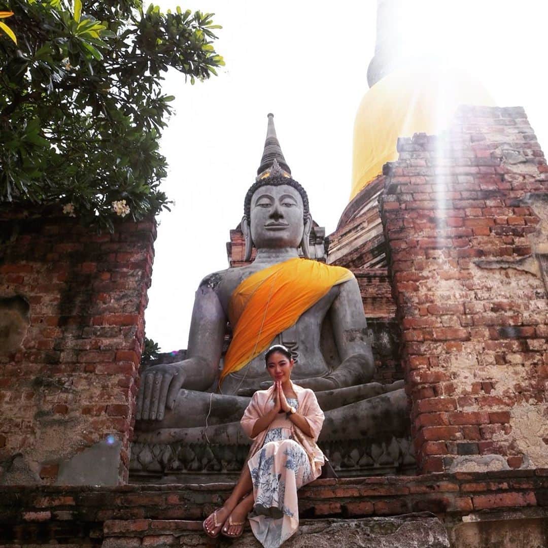 のインスタグラム：「Ayutthaya🏰🙏 DAY２🇹🇭 #Ayutthaya #Thailand #アユタヤ #世界遺産 #タイ旅行 #タイ #お寺 #世界遺産巡り #世界遺産の街 #美 #歴史 #スコール待ちはインスタ更新」