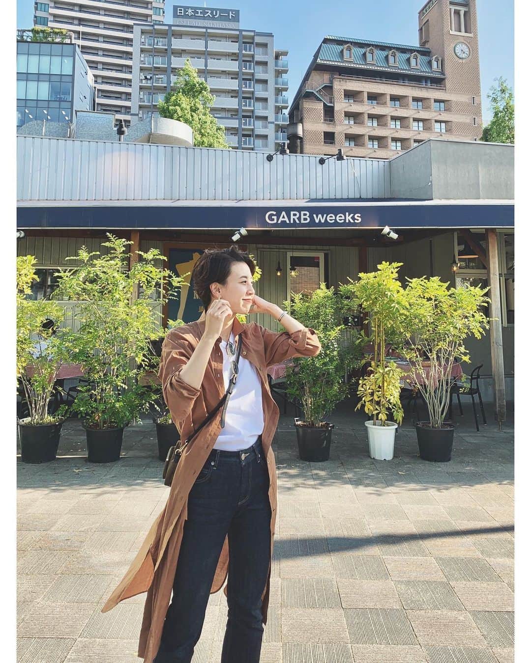 23区さんのインスタグラム写真 - (23区Instagram)「#23KU_DAYS 🚶🏼‍♂️﻿to OSAKA﻿﻿ ﻿ ﻿23区のワードローブで出かける大阪旅行✈︎﻿ 阪急うめだからもほど近い、大阪・中之島へ。お天気のいい日はオープンテラスのカフェでのんびりと過ごしたい🌞﻿ ﻿ 初夏の日差しに日焼けが気になる季節。﻿ 程よい羽織りアイテムをお探しの方にオススメなのが、コットン素材の薄手のシャツワンピース。﻿ フロントを開けてさらっと羽織るといつものデニムスタイルも新鮮に！﻿ ﻿ シンプルなノースリーブのプルオーバーは軽くて着心地抜群。着まわし力も抜群な万能アイテムです👌🏻﻿ ﻿﻿ ﻿﻿﻿﻿ --------------------------------------------------﻿﻿﻿﻿﻿ 〈23区 Special Event〉﻿﻿﻿ 阪急うめだ本店にて、期間限定SHOP開催！﻿﻿﻿ ﻿﻿﻿ 23区がこだわる着心地の良いウエアと、集めたくなるような雑貨を取り揃えました。﻿﻿﻿ SLOWのフルラインナップに加え、限定ショップでしか手に入らないアイテムもご用意しております❣️﻿﻿﻿ ﻿﻿﻿ 6/5 (水)〜18(火)﻿﻿﻿ 阪急うめだ本店 4F コトコトステージ41﻿﻿﻿ ﻿﻿﻿ --------------------------------------------------﻿﻿﻿﻿﻿ ﻿﻿﻿﻿ #23区 #23區 #MYSTANDARD23 ﻿﻿﻿ #大阪 #OSAKA #梅田 #うめだ阪急 #中之島 #中之島公園 #大阪カフェ #中之島カフェ #テラスカフェ #GARBWEEKS #コーデ #リラックスコーデ #シャツワンピ #デニムコーデ #白T ﻿#fashion #style #relaxstyle #relaxfashion #code #coordinate #SLOW」6月6日 17時19分 - 23ku_official