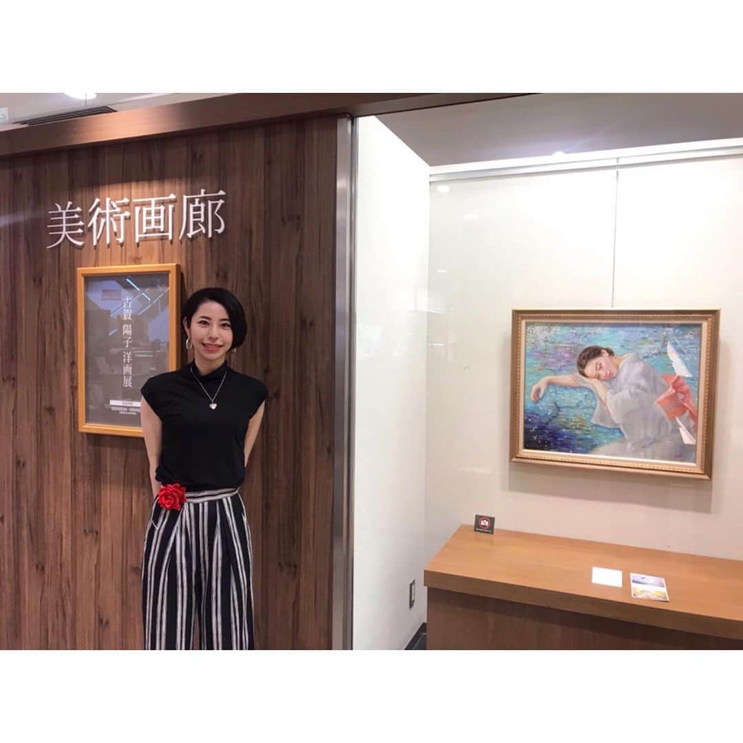 のインスタグラム：「心斎橋大丸での個展が無事終了しました。 今回も多くの方々に作品を鑑賞していただき、有難いお言葉をたくさんいただきました。 これからも変化や成長が感じられる作品の展示を目指し頑張っていこうと新たな決意で今日からまたスタートしていきます。 個展にお越しいただいた方々はもちろん、行きたかったとおっしゃっていただいたり、いつも応援してくださる方々には感謝の気持ちでいっぱいです！ ありがとうございました‼️ I had my solo exhibition in Osaka and now it has finished.  From here l’ll restart with an effort to grow more.  Thank you so much for everyone who always cheers me on!  #人物画 #肖像画 #portrait #アート #絵 #gallery #ギャラリー #画家 #artist #painter #portraitartist #painting #art #artwork #油絵 #oilpainting #artstagram #artistoninstagram #instapainting #instajapan #instaart #instaartist #古賀陽子 #yokokoga #exhibition #exhibit #大阪 #個展 #アート好きな人と繋がりたい #ギャラリー巡り」