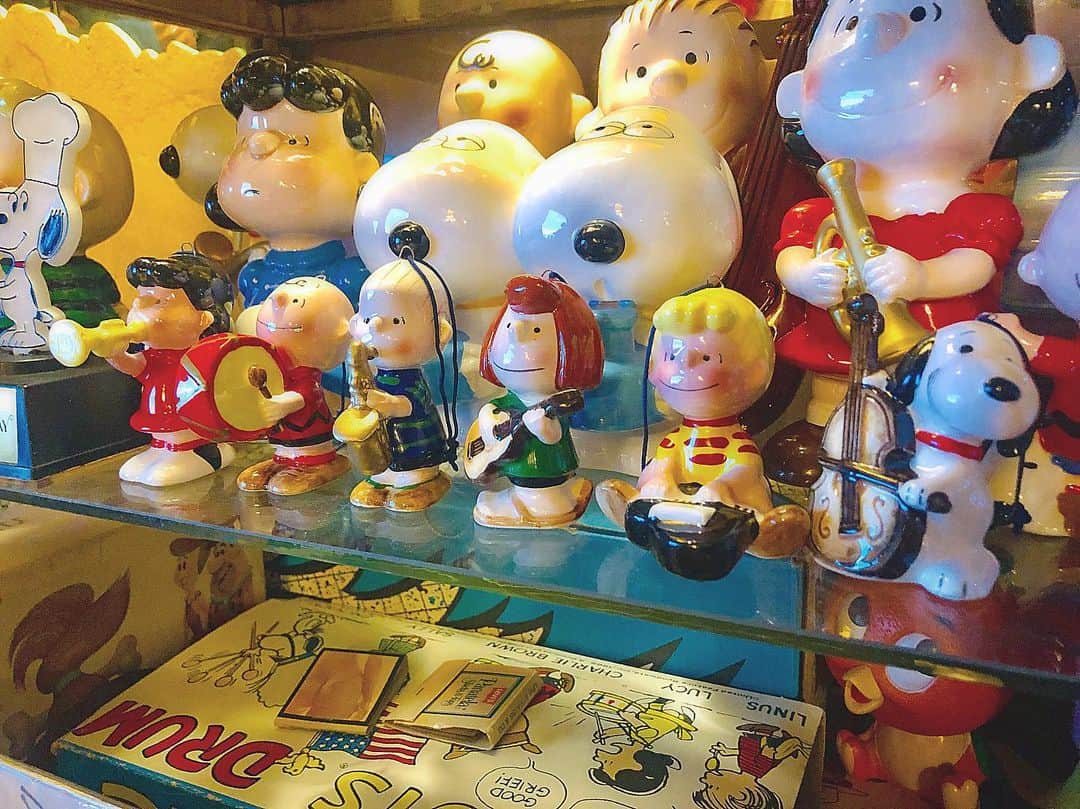大川知英のインスタグラム：「76's PEANUTS Ceramic Musician Ornament Seriese DETERMINED PRODUCTIONS maid in japan🇯🇵 ギターテクはペパーミントパティと同じくらいだな🤡maybe👨🏽‍✈️ #peanuts#determined #productions #maidinjapan#76s#ceramic #musician#ペパーミントパティ #ギターテクは同じかな#コンプ#陶器 #amecajiboys #takatsubase」