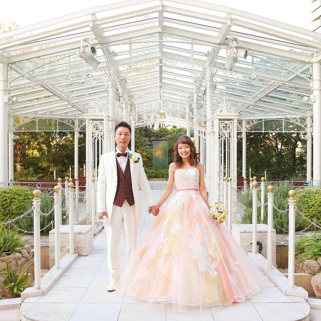 ホテルモントレウェディング【公式】 のインスタグラム：「♥ ￣￣￣￣￣￣￣￣￣￣ @montereyweddingをフォローして 『 #モントレ花嫁 』『 #ホテルモントレ』の タグをつけて投稿してくださいね＊*. . 前撮りや後撮りでも人気の ガーデン撮影♡別日なので しっかりお時間をかけて撮影致します！ . ◆ホテルモントレ公式HPはこちら* https://www.monterey-wedding.jp . #モントレ #モントレ花婿  #dressy花嫁 #プレ花嫁 #marry花嫁 #卒花 #marryxoxo #wedding #weddingceremony #weddingreception #weddingparty #weddingdress #dress #flower #weddingbouquets #プラコレ #結婚式場 #ウエディングニュース  #日本中のプレ花嫁さんと繋がりたい #結婚式 #パーティー #披露宴 #ホテルウェディング #weddingphoto #weddingphotography #weddingsnap #weddingmemories」