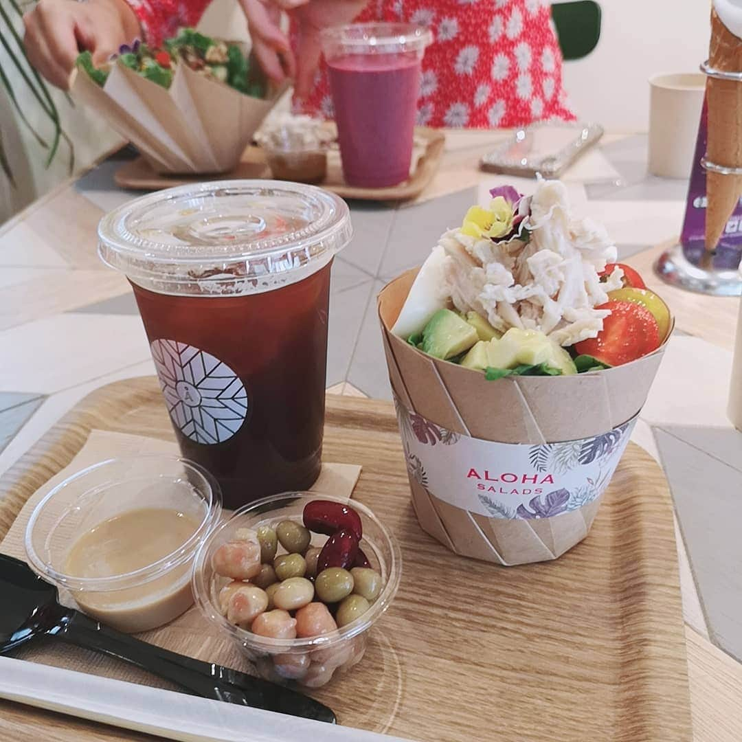 脇田恵子さんのインスタグラム写真 - (脇田恵子Instagram)「たまにはオシャレなサラダランチも良い🥗🌺🌴🏄 パンジー美味しかったなぁ🤭 サラダのフルーツもお肉とフルーツも大好き😀」6月6日 17時42分 - keiko_wakita3