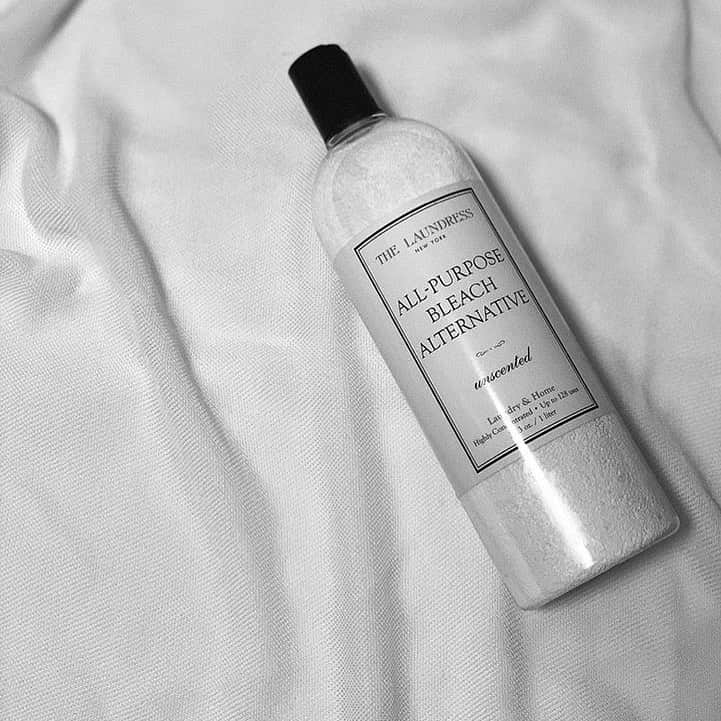 THE LAUNDRESS JPさんのインスタグラム写真 - (THE LAUNDRESS JPInstagram)「まさに最強の使い方〜！ 汚れ、最強に落ちます。  #Repost @tomok.yogi . #夏に欠かせないアイテム 昨年のTシャツのきばみも 汗染みも  お気に入りのシャツの衿の汚れすらも すっきりと落ちて大満足。 フェイバリットすぎて土日でオシャレ着を5着もブリーチ、、 もちろん色柄モノにも使えるしヨガウェアにも。  こちらと#ステインソリューション を混ぜて ブラッシングすると最強に落ちます  #thelaundress #allpurposebleach 、#ブリーチ #洗剤 #漂白剤 #ザランドレス #衣替え #洗濯 #洗濯好き」6月6日 17時45分 - thelaundressjp