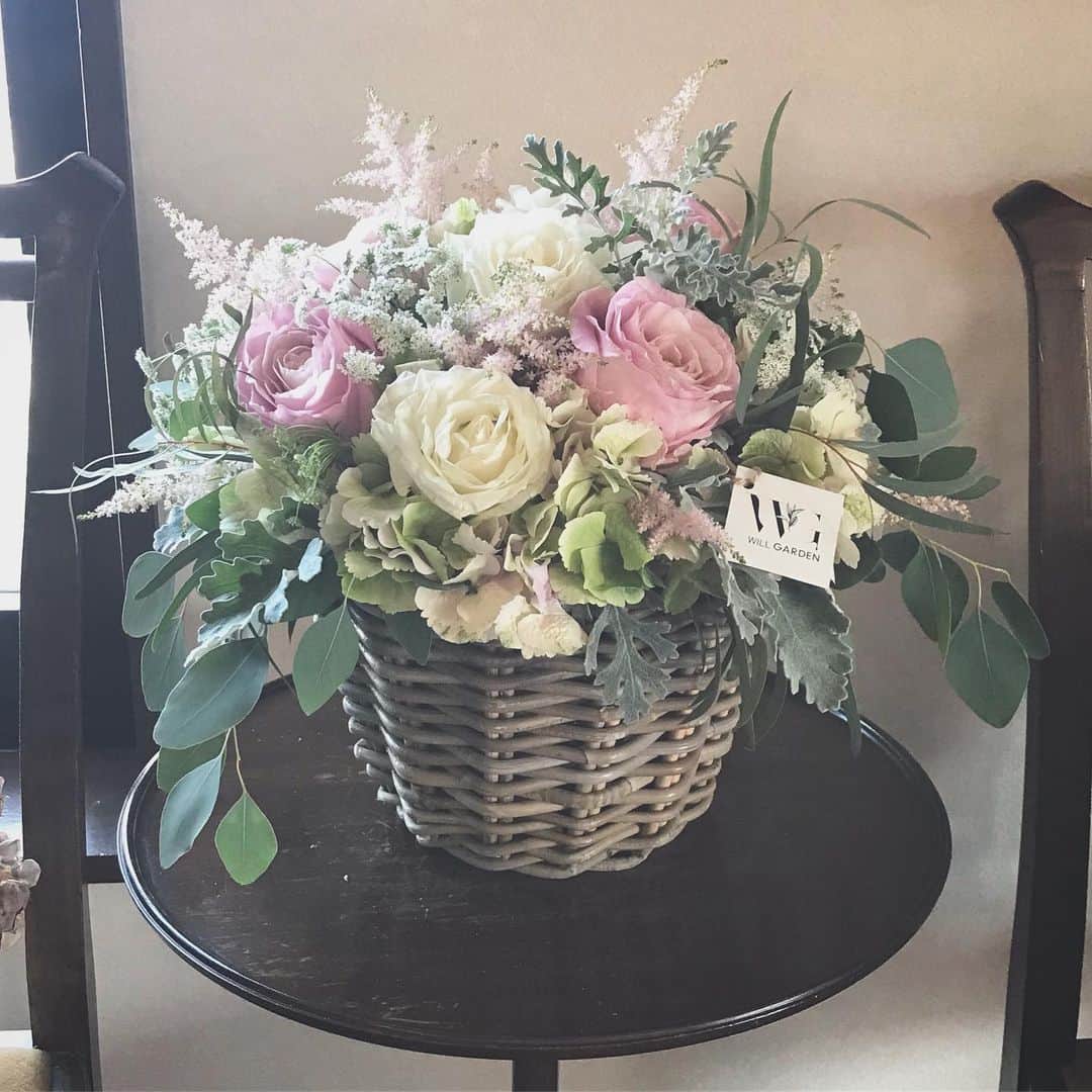 畑野ひろ子のインスタグラム：「本日のフラワーレッスン。 @willgarden_official  #flower #flowers #arrangement #lesson #hydrangea #rose #willgarden」