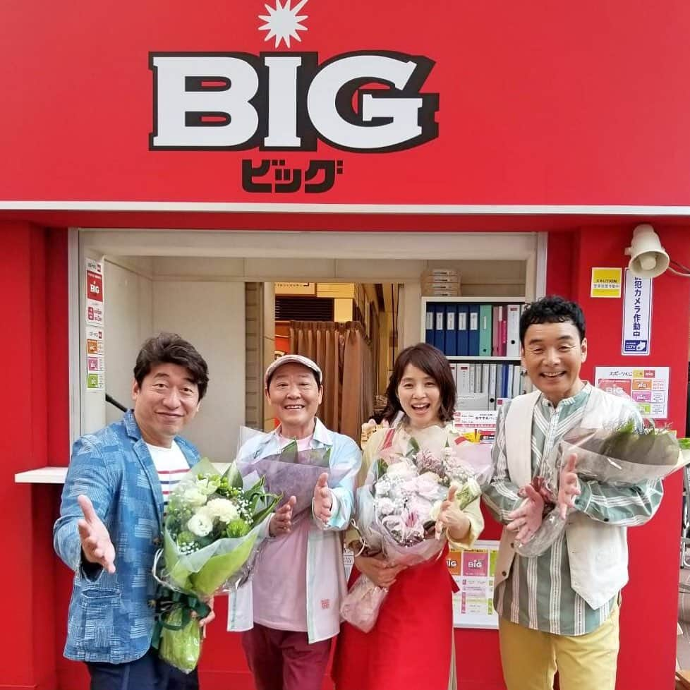 ダチョウ倶楽部さんのインスタグラム写真 - (ダチョウ倶楽部Instagram)「スポーツくじ「ボーナスBIG」の新CMに石田ゆり子さんと一緒に出演させて頂きました！  6月8日(土)から放送されます。  石田ゆり子さんは、本当に穏やかな方でメンバーも癒されながら撮影させて頂きました。  皆様、是非ともよろしくお願いします！ ＃ダチョウ倶楽部 ＃肥後克広 ＃寺門ジモン ＃上島竜兵 ＃スポーツくじ ＃big ＃新cm ＃石田ゆり子 さん ＃共演 ＃ありがとうございました」6月6日 17時57分 - dachoclub_official