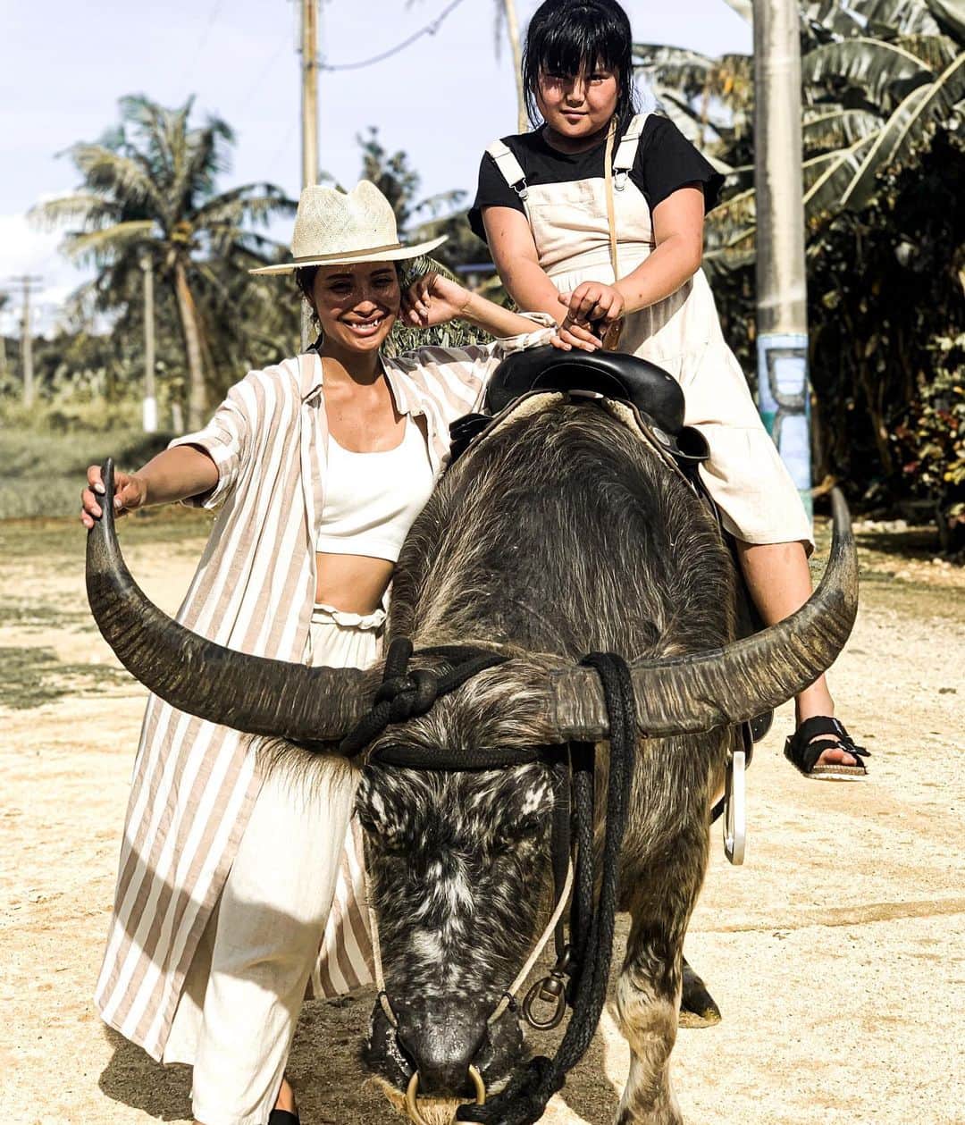 島野ミキさんのインスタグラム写真 - (島野ミキInstagram)「・ ・ 📍 アドベンチャーリバークルーズ 大自然のジャングルがある#タロフォフォ川 を 遊覧船で周るツアーに参加してみたよ🚣‍♂️🌴 牛に乗せてもらったりもしました🐃🐂 子供と海外行った時は動物に触れ合えるツアーを 必ず入れるようにしてるの✨ 現地でしかできない事した方が絶対楽しいから (๑˃̵ᴗ˂̵)و  @hiltonguamresort  @premierhotelgroup ・ ・ #Talofofo#guam#guamtrip#River#ジャングル#jungle#大自然#自然#nature#ヤシの木#ヒルトングアム#hiltonguam#プレミアホテルグループ#premierhotelgroup #海外旅行#ソトアソビ#旅行好きな人と繋がりたい #海外好きな人と繋がりたい#traveler#travel#日本旅行#タビジョ#女子旅#life#川#自然好きな人と繋がりたい#海外生活#Life#Lifestyle」6月6日 17時57分 - miki_shimano