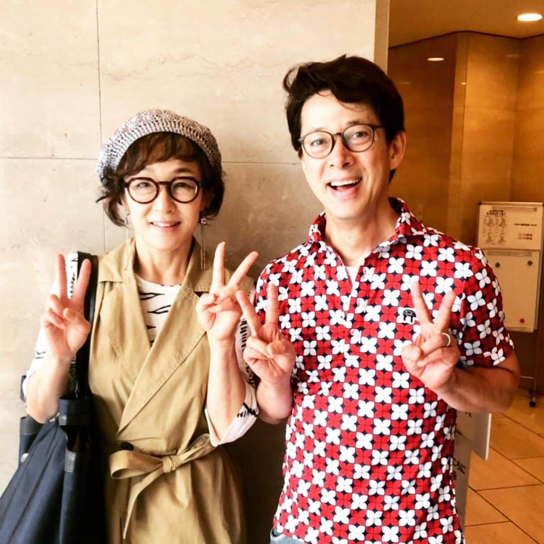 西川忠志さんのインスタグラム写真 - (西川忠志Instagram)「キムラ緑子さん  本日！キムラ緑子さんこと、ドリちゃんが なんばグランド花月へ観劇に来てくれました！ 僕も知らなかったのですが、楽屋入口で会ってビックリ！ とっても嬉しかったです！ 初！なんばグランド花月だそうで、 吉本新喜劇も生は初めて観たそうで とても喜んでくれておりました！  そしてドリちゃんは只今、大阪松竹座にて『三婆』に出演中！ 本日は大切な休演日を使って来てくれました！ ドリちゃん！ありがとうございました！  写真2〜3枚目は『三婆』のチラシです。 こちらも素敵な作品です！ 皆様、なんばグランド花月共々、『三婆』も どうぞ宜しくお願い致します。  ドリちゃんとは今までに舞台を三本ご一緒しています。 またやりたいな。  #キムラ緑子 #なんばグランド花月 #吉本新喜劇 #観劇 #ngk #ありがとうございました #ありがとうございます #感謝 #大阪松竹座 #三婆 #大竹しのぶ #渡辺えり #西川忠志  #ビックリ #びっくり #嬉しい #ありがたい #ありがとう  #どりちゃん #ドリちゃん #楽屋 #休演日 #川畑座長週 #有吉佐和子 #齋藤雅文」6月6日 18時11分 - nishikawa_tada