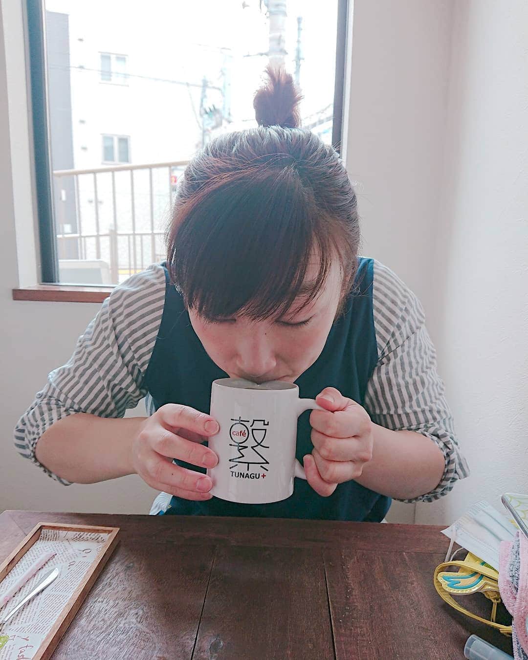 あいすけさんのインスタグラム写真 - (あいすけInstagram)「萌絵ちゃんの作ったフルーツショートケーキ🍰一番乗りでいただきました😋 フルーツ好きにはたまらない贅沢なケーキ！甘さが抜群！コーヒー飲みながらあっという間に食べてしまった！とっても美味しかったです！！ #写真撮るのに必死なおばさん #指の太さは父親譲り」6月6日 18時21分 - aisuke.aokiai