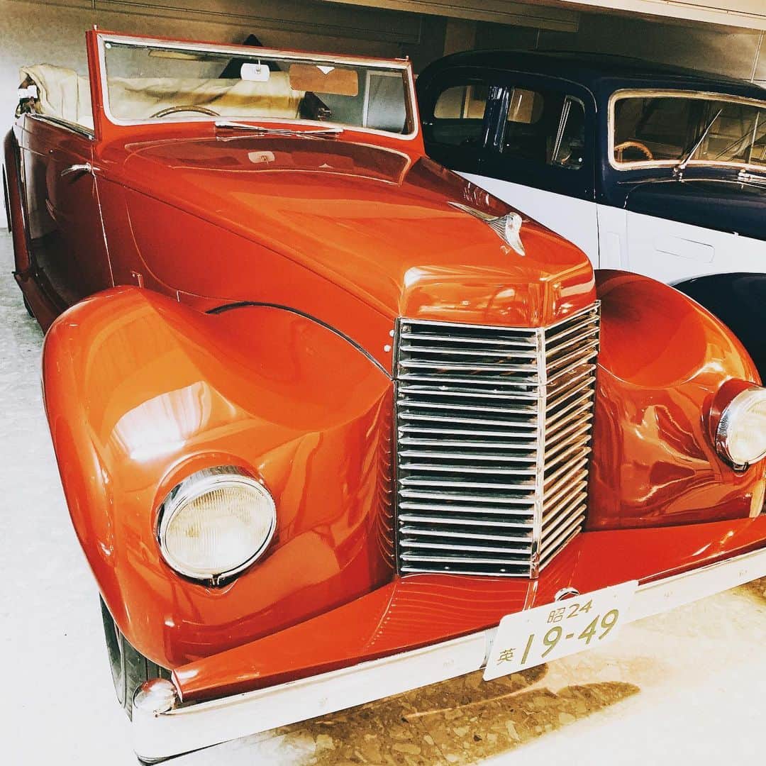 中山友貴さんのインスタグラム写真 - (中山友貴Instagram)「迫力やばいパート2 この🚗知ってる人いますか。 #red #car #1949年の車 #エンブレム独特」6月6日 18時32分 - yuhkinakayama