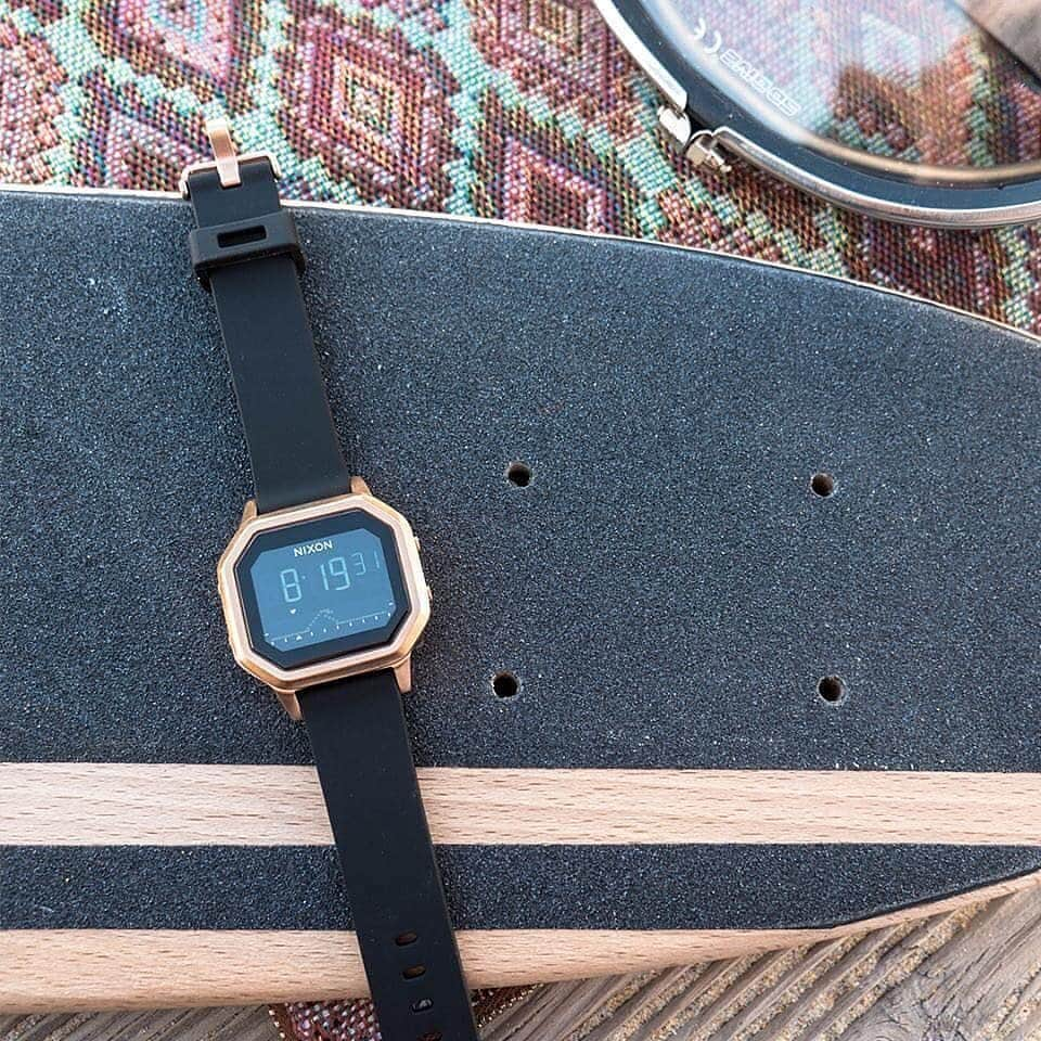 NIXON GIRLのインスタグラム：「まるで夏のような気温🏖☀️ The Siren SSと一緒にアクティブに過ごそう！  #Repost @nixoncommune ． #nixon #nixonwomen #ニクソン #summer #sport #skate #surf」