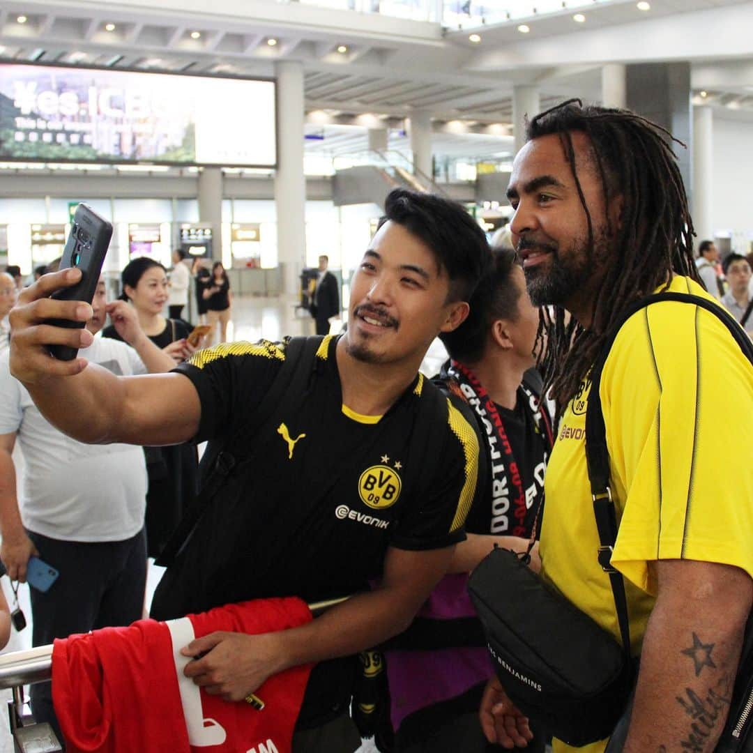 ボルシア・ドルトムントさんのインスタグラム写真 - (ボルシア・ドルトムントInstagram)「🛬 Arrival in Hong Kong!  Our #BVBLegends will face @liverpoolfc on Saturday. Who is your favourite legend? 🖤💛 #borussiadortmund #dortmund #bvb #legends #hongkong #lfcbvb」6月6日 18時54分 - bvb09