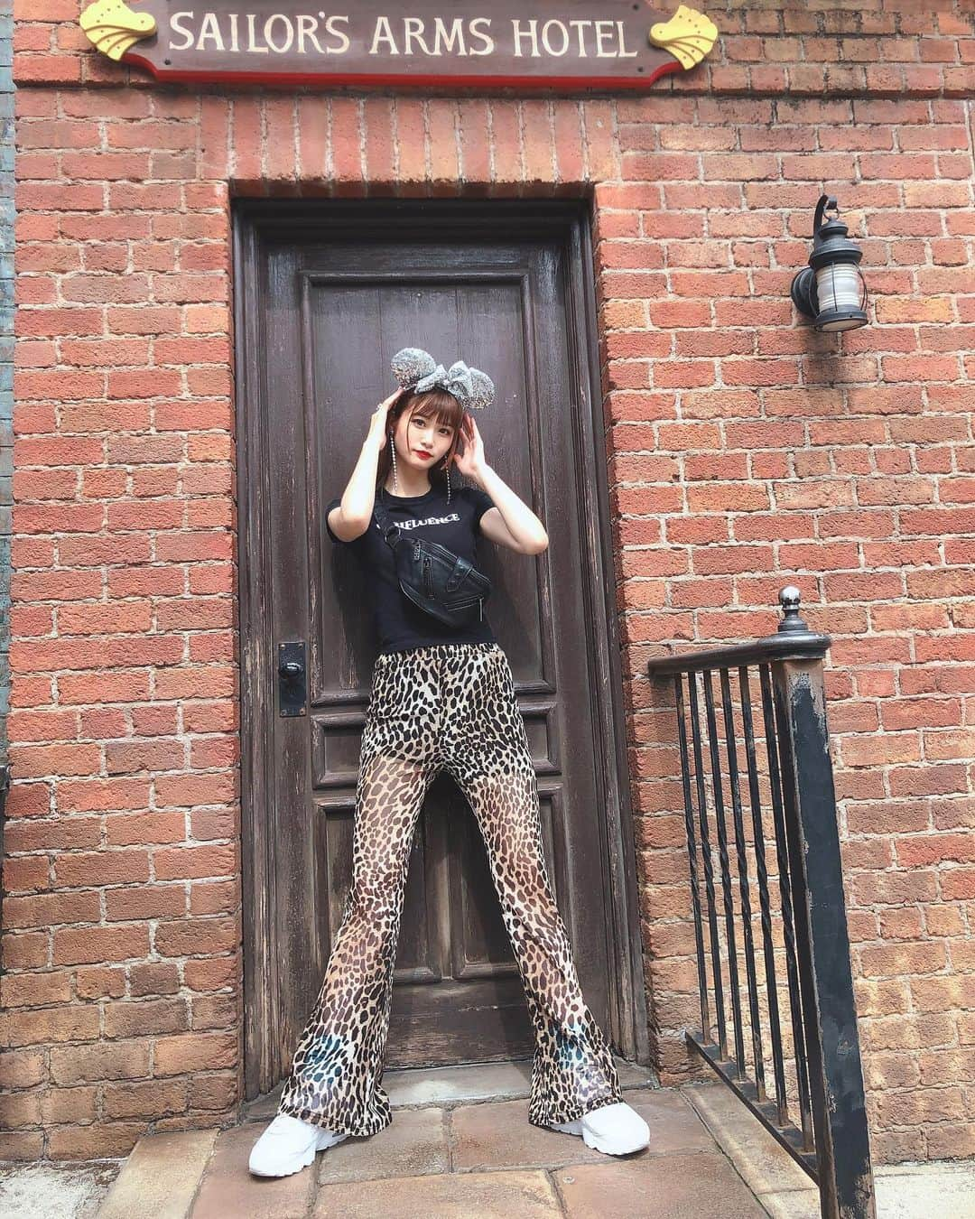 生見愛瑠さんのインスタグラム写真 - (生見愛瑠Instagram)「つま先から頭🐆🖤 #めるのふく #めるサイズ #ootd」6月6日 18時46分 - meru_nukumi