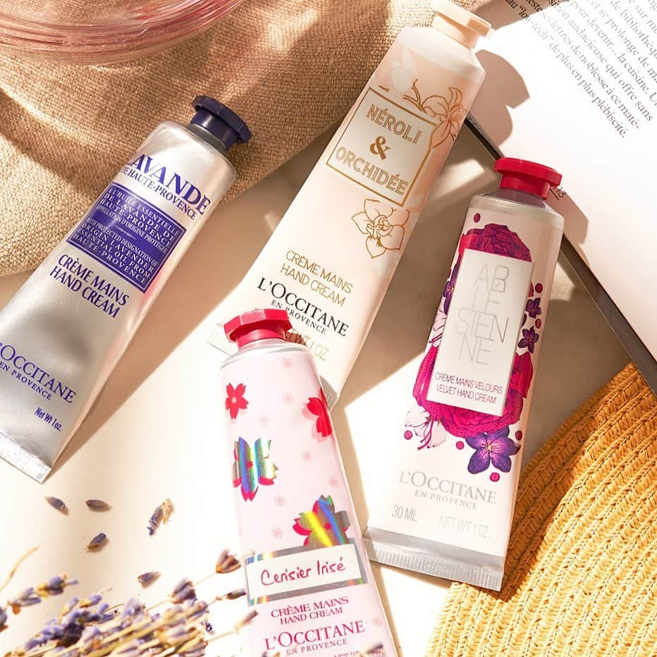 L'OCCITANE en Provenceさんのインスタグラム写真 - (L'OCCITANE en ProvenceInstagram)「【効果を引き出す塗り方おさらい】もうすぐ来る、憂鬱になりがちな梅雨の季節はハンドクリームの香りでリフレッシュ💓  持ち歩きコスメの定番・ハンドクリーム。 じつは「塗り方次第」で、その効果が変わるんです💡  ① 手肌全体にハンドクリームをなじませます。  手の甲にたっぷりハンドクリームをのせて、 もう片方の手で指先までまんべんなくなじませます。 同じ動作をもう片方の手にも繰り返して、 あらかたの保湿が完了！  ② 指1本1本を、指先に向かってマッサージ。  小指から親指の順に、 指のつけ根の関節から指先に向かって、 円を描きながらマッサージ。 めぐりを促しながら、うるおいが不足しがちな 指先まで保湿成分を浸透させます。  ③ 指圧マッサージで、コリをやさしくほぐして。  親指とひとさし指の間を、 もう片方の親指の腹で指圧しながらマッサージ。 気持ちよくコリがほぐれてリラックス、 指の動きがふわっと軽くなる感覚を楽しんで。  ④ 爪や爪のまわりにも、水分と油分を補給。  ささくれや皮むけなど、手荒れの印象が より目立ちがちな指先のポイントケアです。 手の温もりを利用しながら、爪のまわりや爪に、 ハンドクリームをやさしく擦り込むように塗って うるおいを浸透させれば、 乾燥からくる爪の割れを防ぐ効果も期待できます。  いつもよりちょっとだけ時間をかけて ハンドケアすることで、心の落ち着きや 自分を見つめ直す時間に繋がるかもしれません😊 思わず笑顔の「いい香り！」を楽しんで💕 ﻿ ﻿ ▼香りのご紹介 ﻿ ﻿ 💐ラベンダー﻿ リラックス効果のある香りで﻿ 多忙なあなたを癒します。 ﻿ ﻿ 🍒チェリープリズム﻿ 繊細でやさしい香りが広がれば、﻿ 毎日がときめき色に。 ﻿ ﻿ 🎗リボンアルル﻿ 7つの花果実を束ねた、しあわせブーケの香り。﻿ 甘酸っぱい果実にスパイスほんのり、﻿ 咲きたての花々の香りを楽しんで。 ﻿ ﻿ 💓オーキデ﻿ うっとりとするような﻿ シルキーフローラルの香りで幸せな気分に。﻿ ﻿ 自分でできる簡単なマッサージと﻿ 心踊るお気に入りの香りで、﻿ 鬱々とした梅雨を乗り越えて😊 ﻿ ﻿ *画像内に販売終了品又は未発売製品が含まれている場合がございます。ご了承下さい。﻿ ﻿ #ロクシタン #ハンドクリーム #リボンアルル #ラベンダー #オーキド #チェリープリズム #癒し #リラックス #梅雨 #梅雨対策 #香り #香りフェチ #いい香り #いい匂い #フレグランス #保湿 #うるおい #香りのある暮らし #ハンドケア #ベストセラー #ロングセラー #バッグの中身 #スキンケア #おすすめコスメ #キレイになりたい #コスメ好き #bodycare #LOccitane」6月6日 18時48分 - loccitane_jp